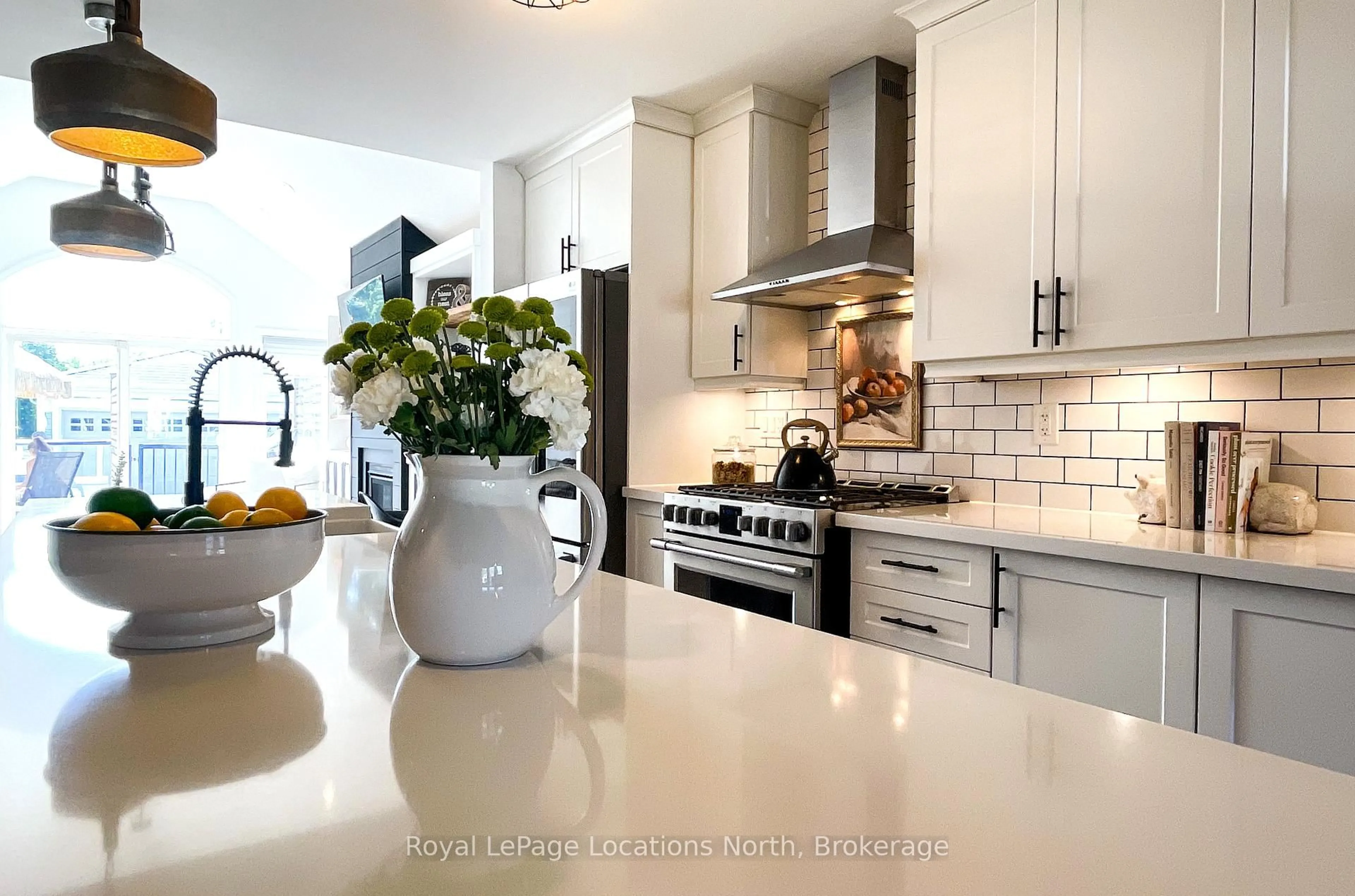 Contemporary kitchen, ceramic/tile floor for 73 Marilyn Ave, Wasaga Beach Ontario L9Z 2Y1