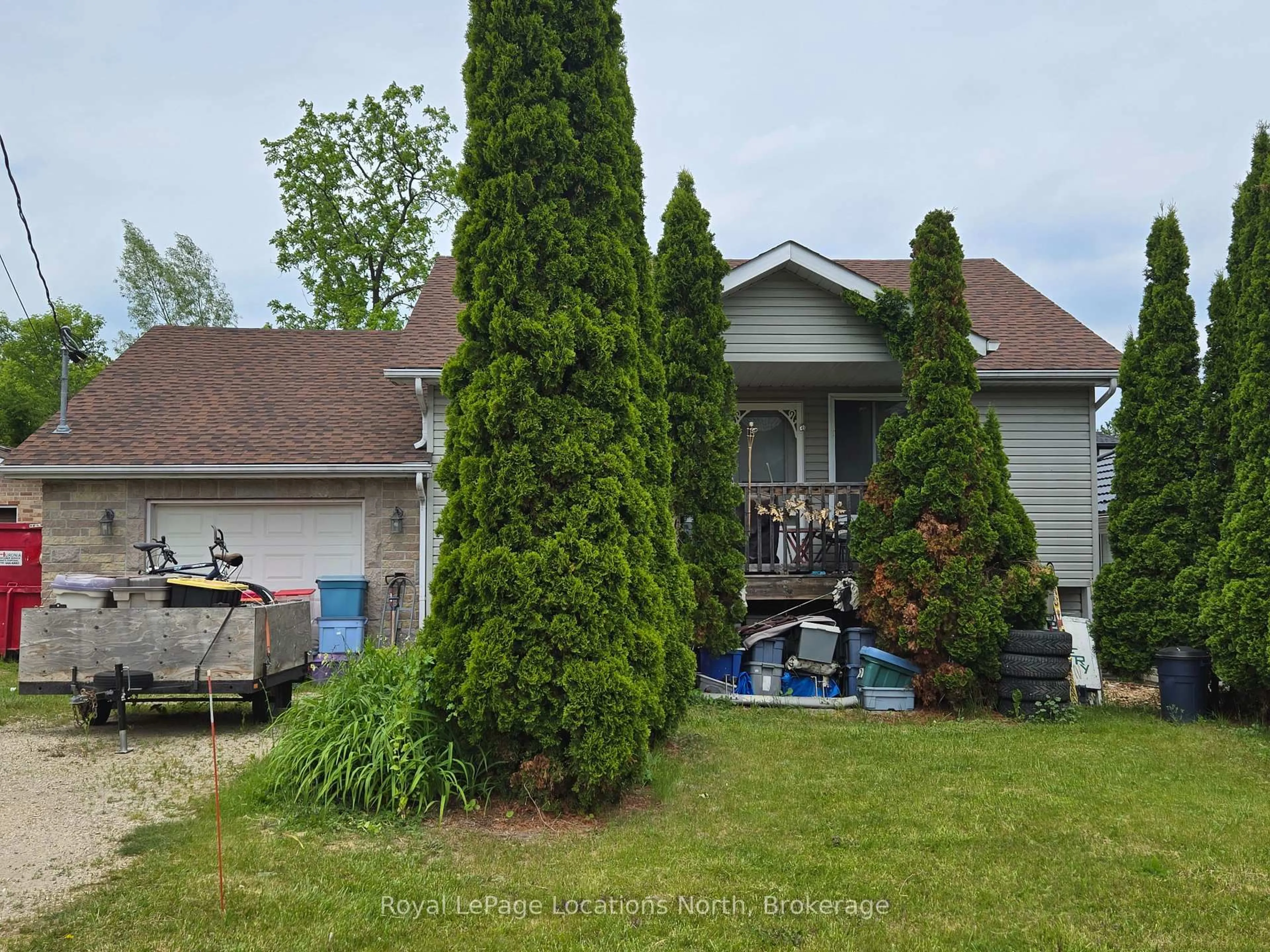 A pic from outside/outdoor area/front of a property/back of a property/a pic from drone, unknown for 113 Erie St, Collingwood Ontario L9Y 1P5