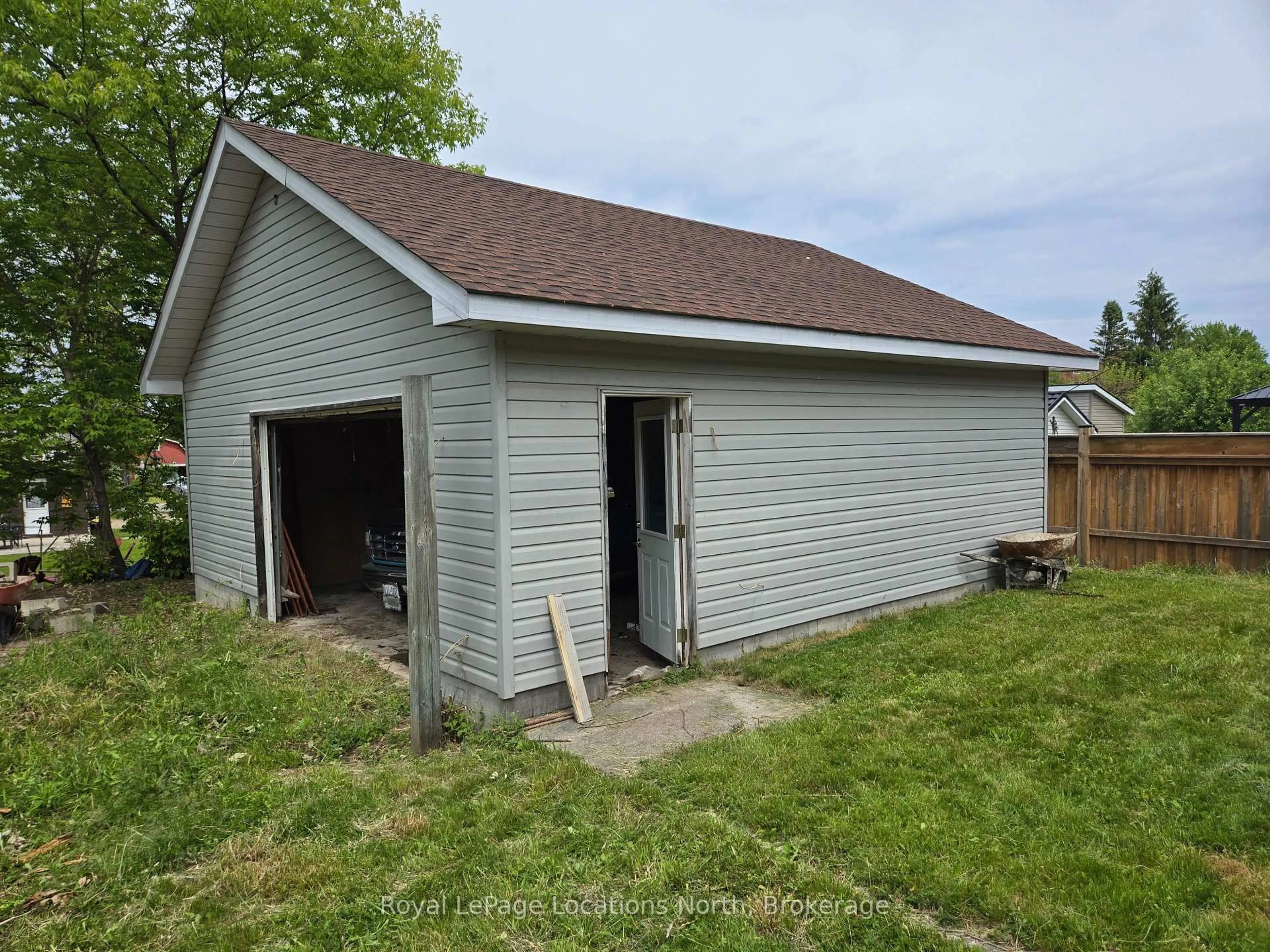Shed for 113 Erie St, Collingwood Ontario L9Y 1P5