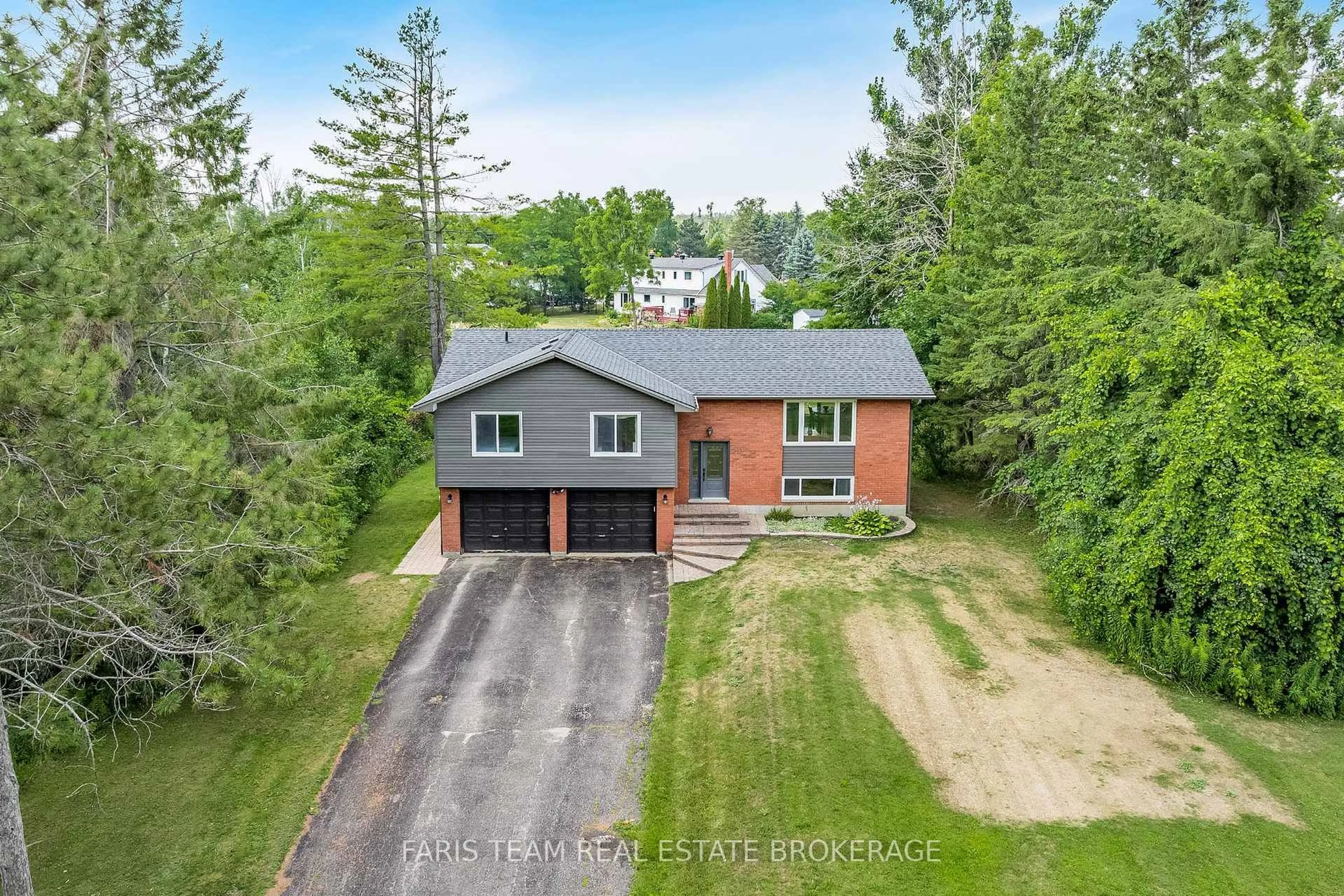 A pic from outside/outdoor area/front of a property/back of a property/a pic from drone, street for 36 Shelswell Blvd, Oro-Medonte Ontario L0L 2E0