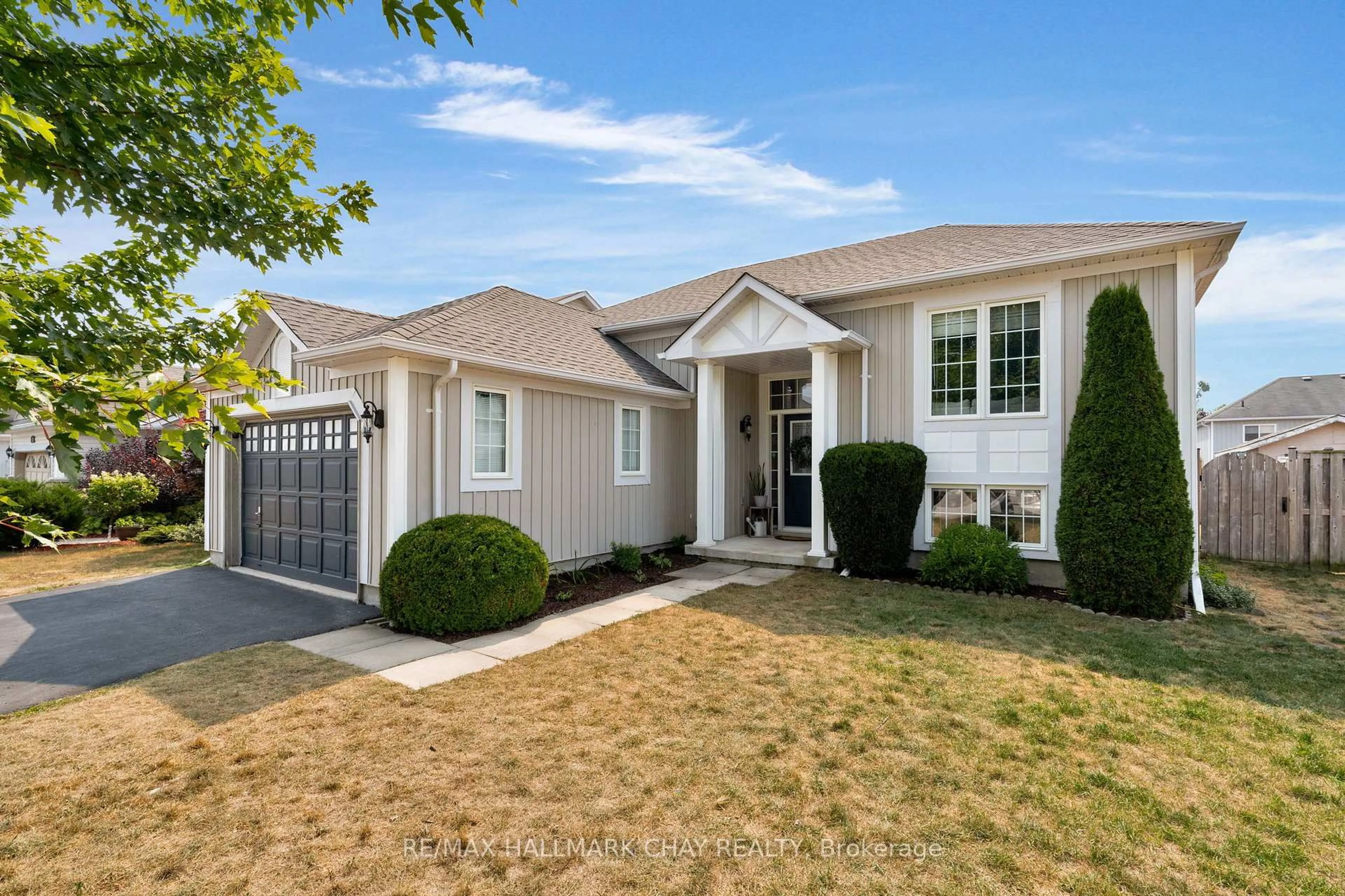 Home with vinyl exterior material, street for 204 Forest Cres, Clearview Ontario L0M 1S0