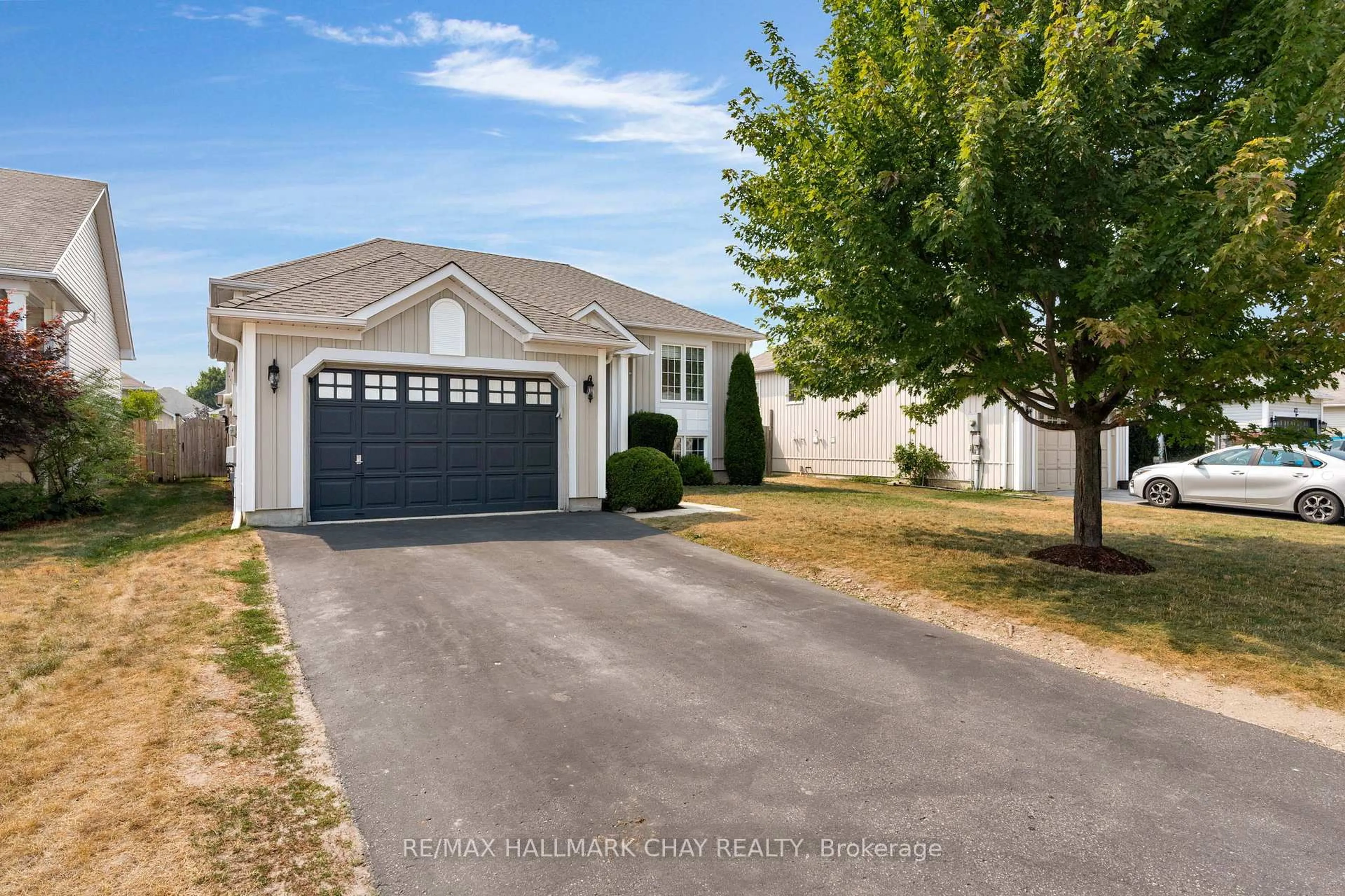 Home with vinyl exterior material, street for 204 Forest Cres, Clearview Ontario L0M 1S0