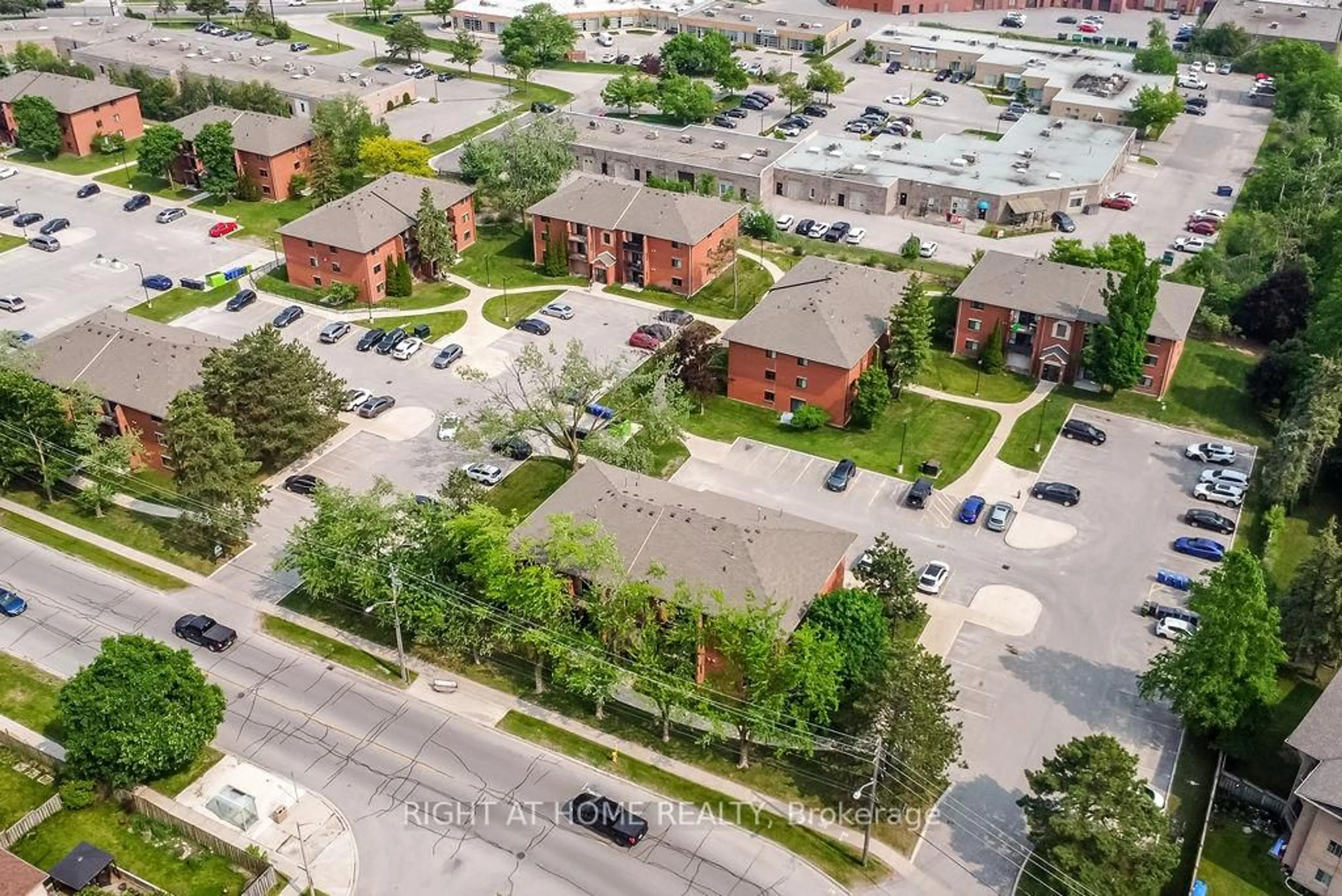 A pic from outside/outdoor area/front of a property/back of a property/a pic from drone, street for 179 Edgehill Dr #B6, Barrie Ontario L4N 1L9