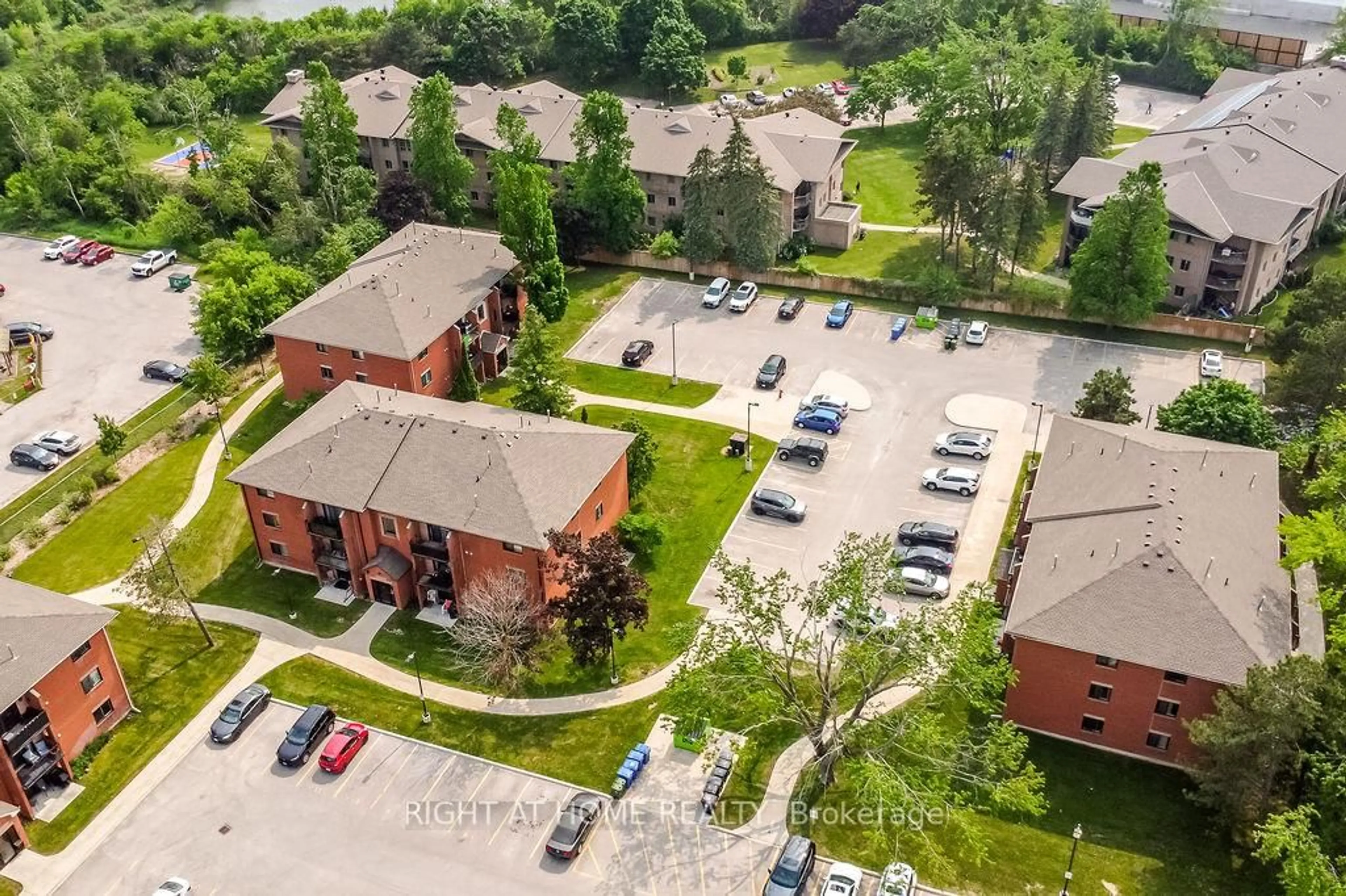 A pic from outside/outdoor area/front of a property/back of a property/a pic from drone, unknown for 179 Edgehill Dr #B6, Barrie Ontario L4N 1L9