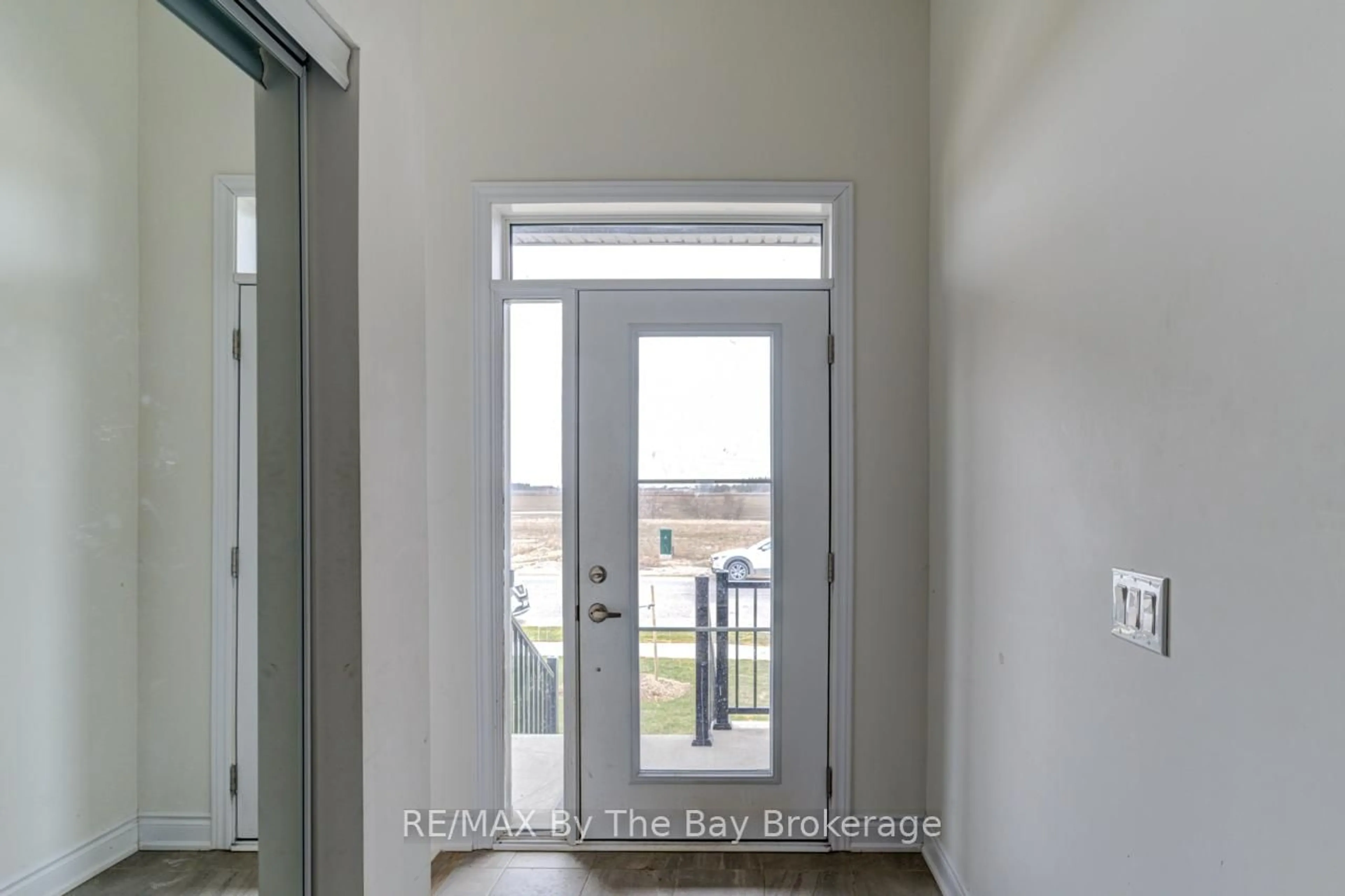 Indoor entryway for 15 Union Blvd, Wasaga Beach Ontario L9Z 0M6