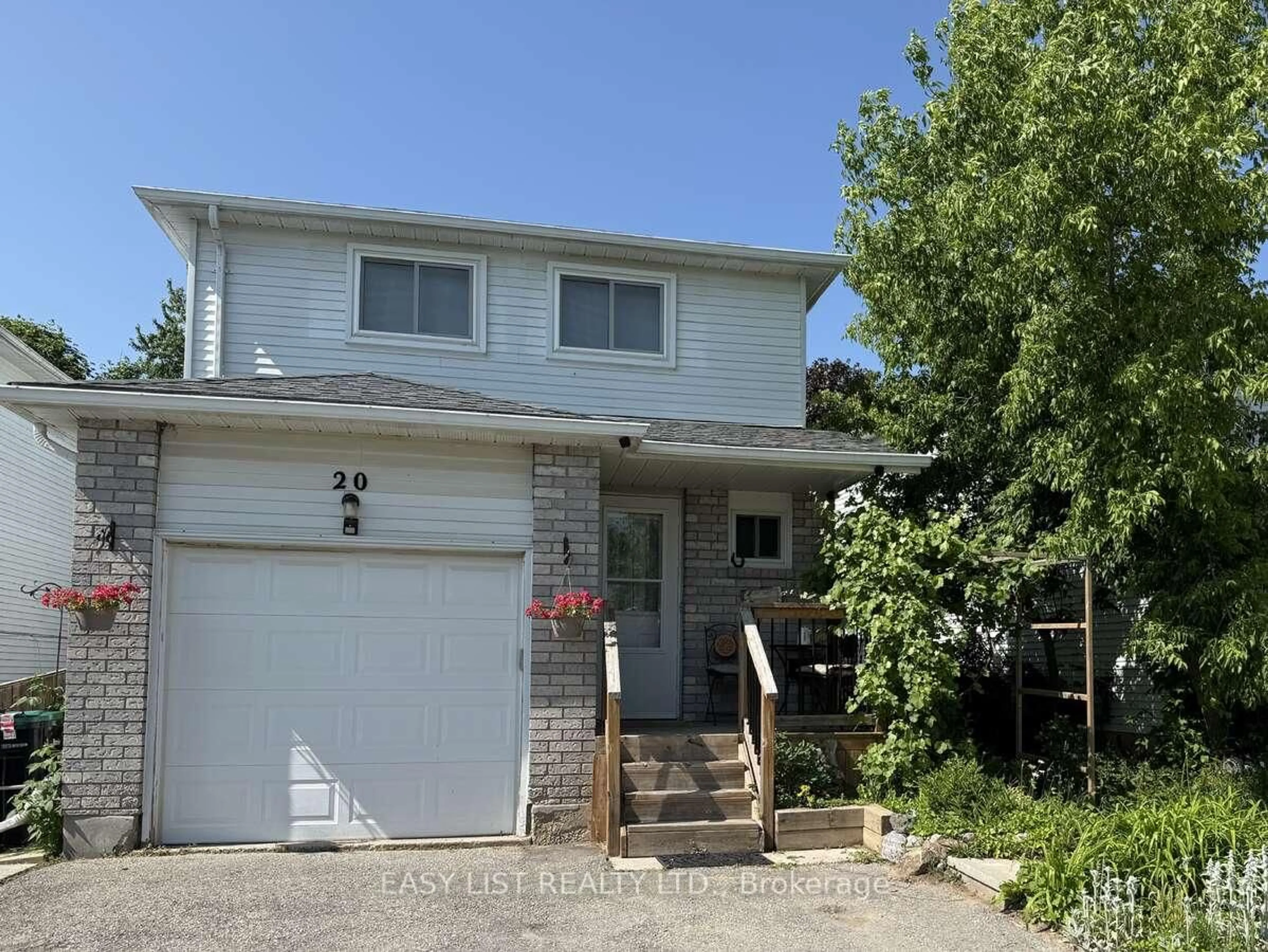 Home with vinyl exterior material, street for 20 Corbett Dr, Barrie Ontario L4M 5T2