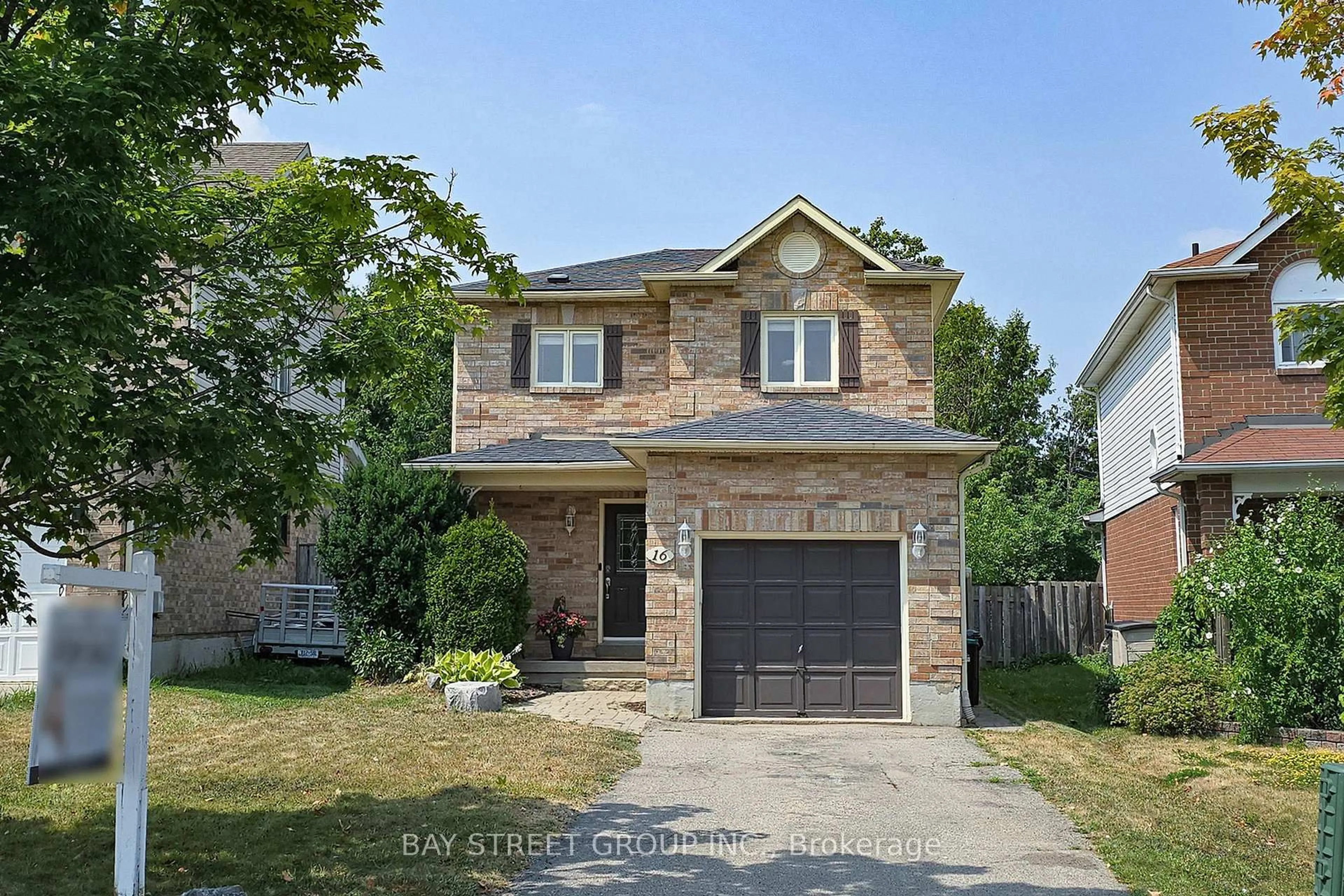 Home with brick exterior material, street for 16 Bates Crt, Barrie Ontario L4N 8L8