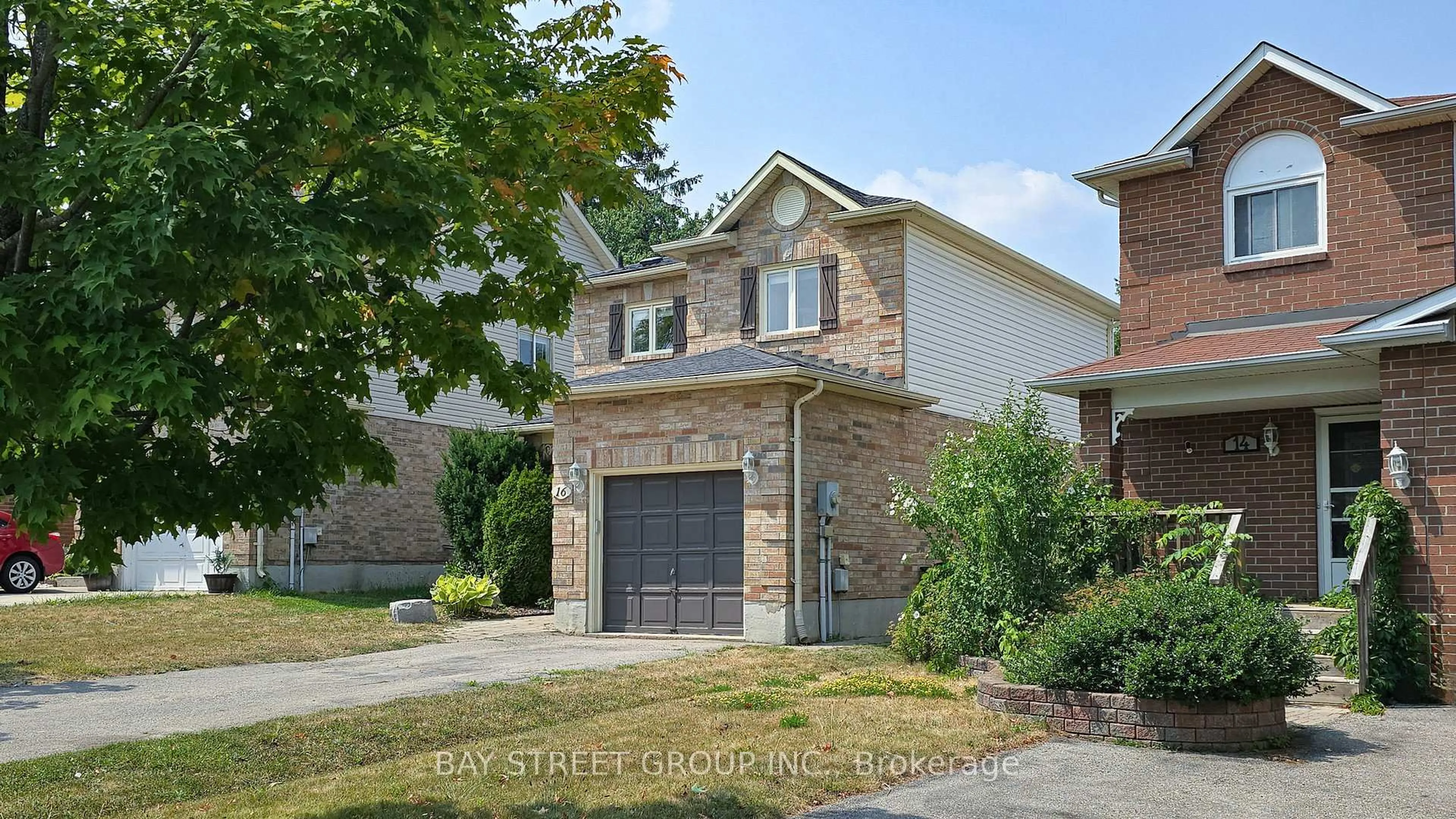 Home with brick exterior material, street for 16 Bates Crt, Barrie Ontario L4N 8L8