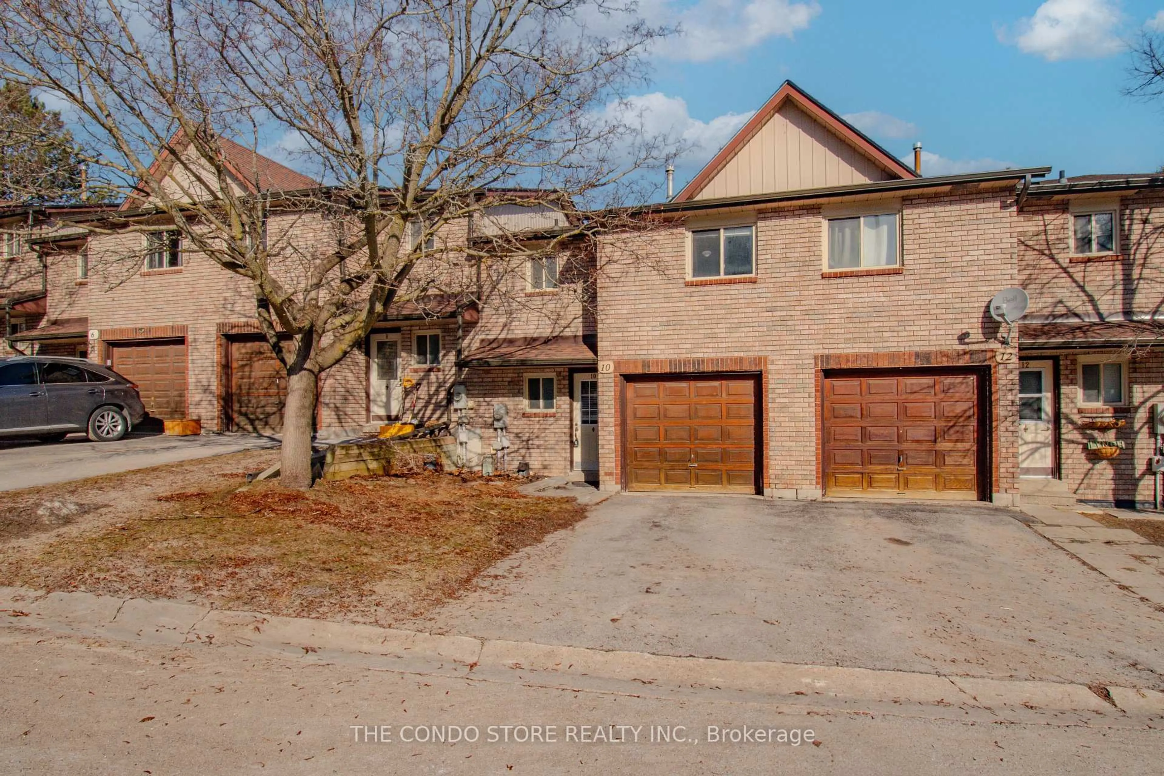 A pic from outside/outdoor area/front of a property/back of a property/a pic from drone, street for 10 Sawmill Rd, Barrie Ontario L4N 6X3