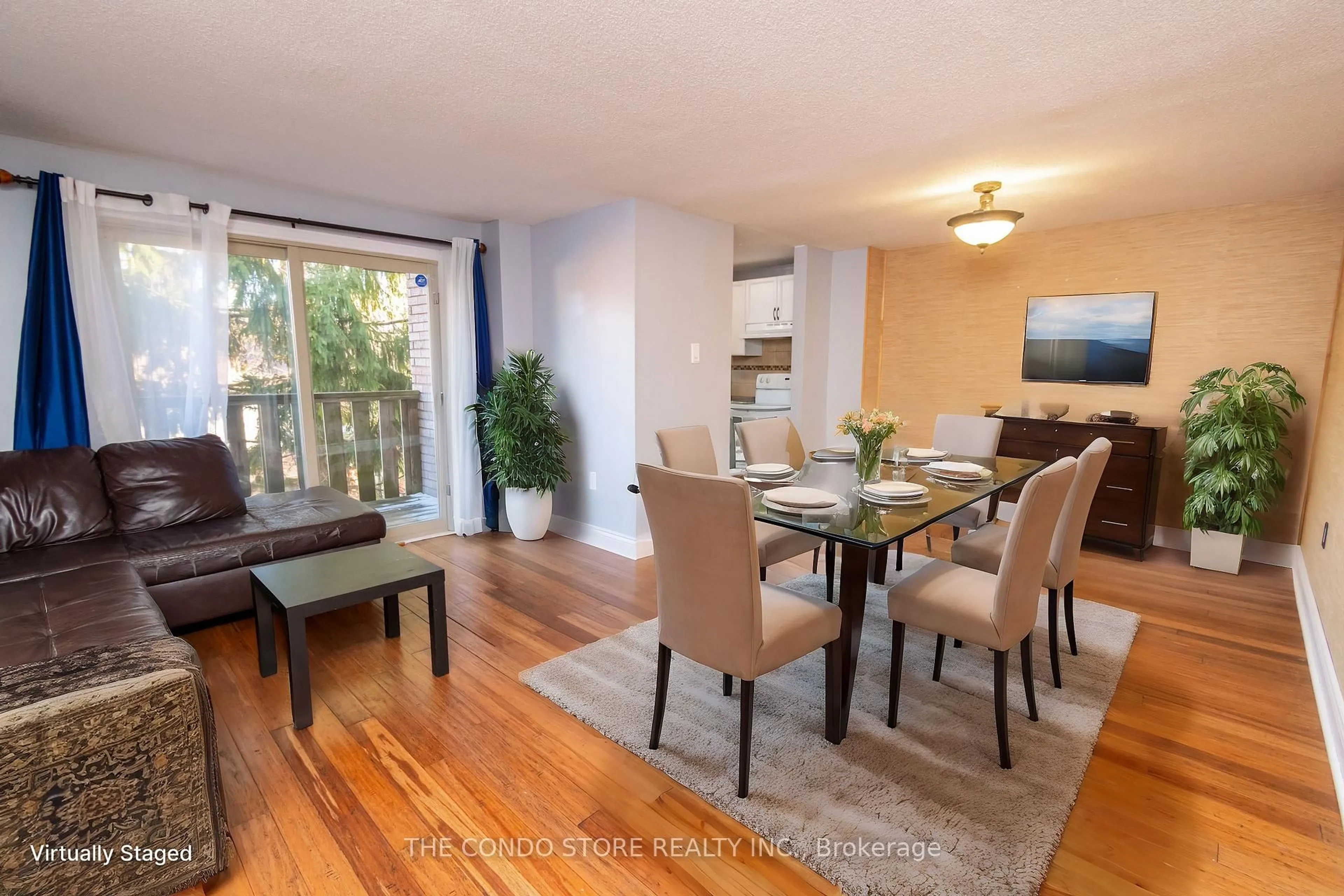 Dining room, wood/laminate floor for 10 Sawmill Rd, Barrie Ontario L4N 6X3