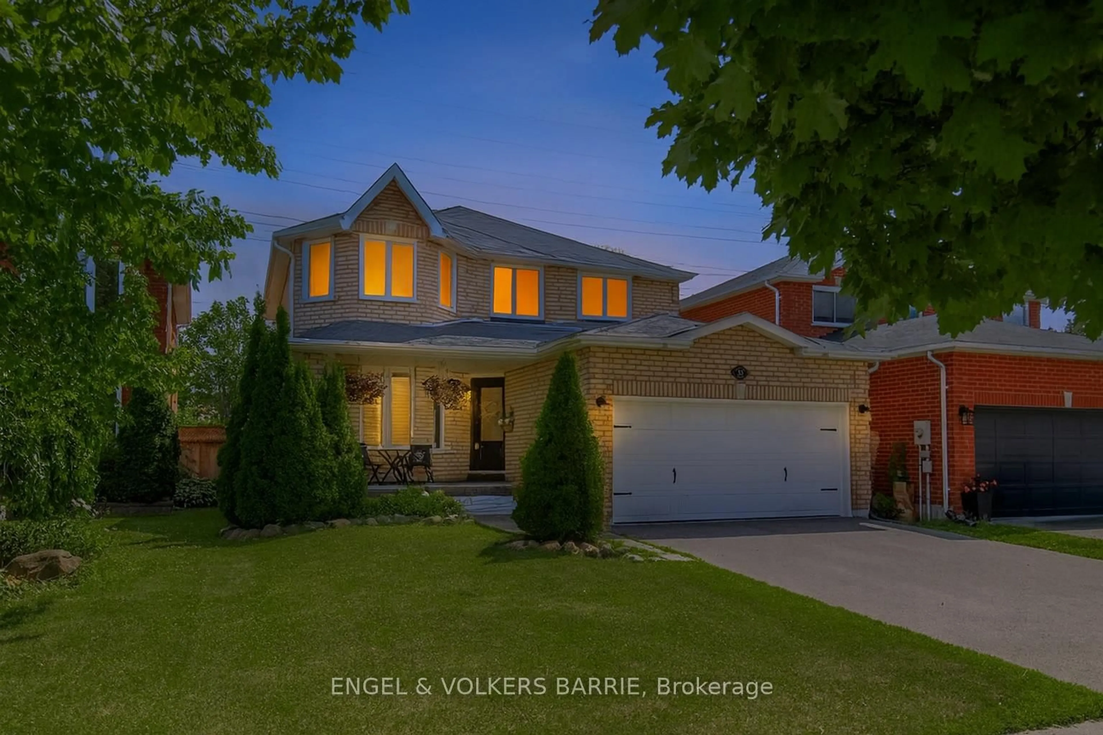Home with vinyl exterior material, street for 33 Etherington Cres, Barrie Ontario L4N 7T2