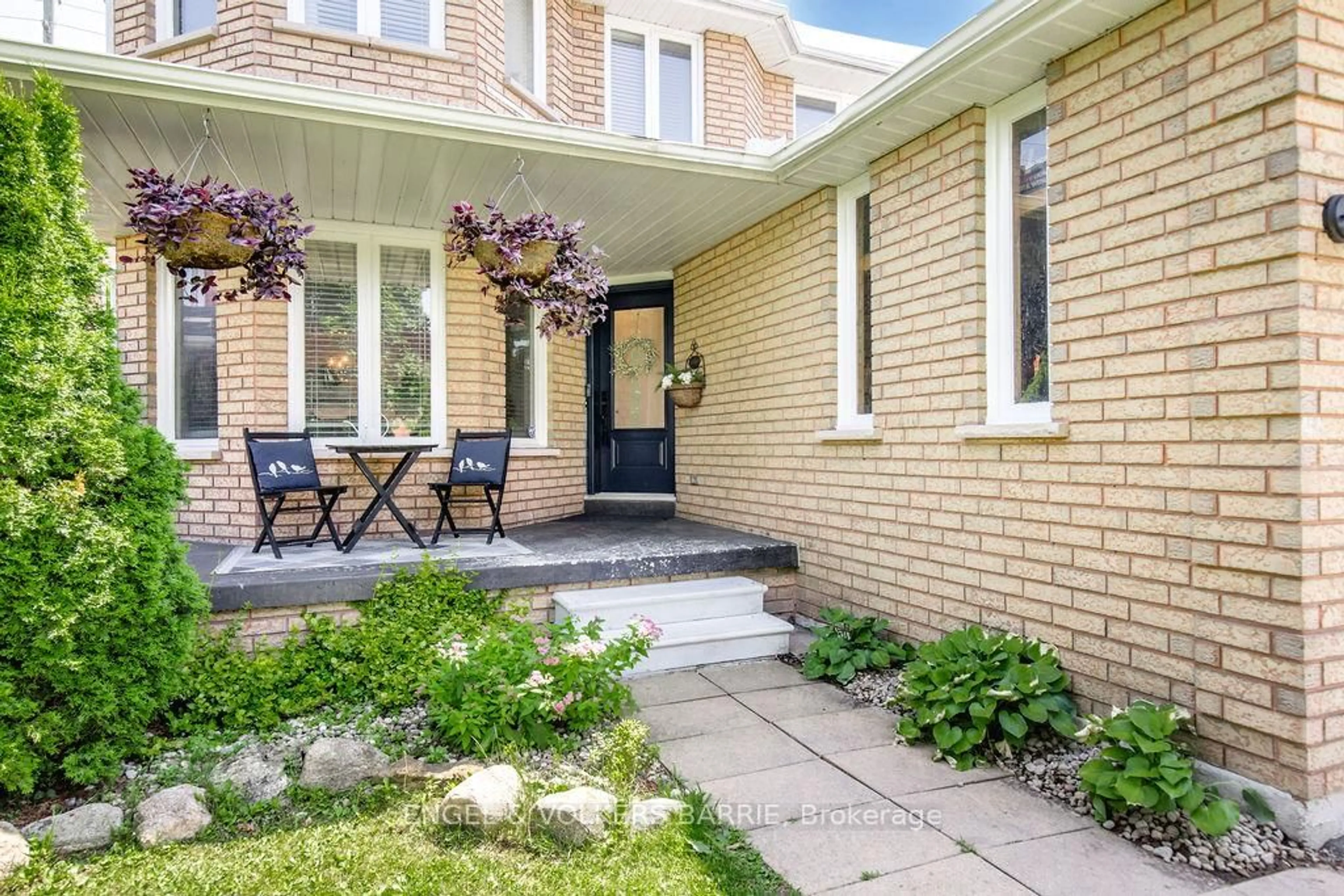 Home with brick exterior material, street for 33 Etherington Cres, Barrie Ontario L4N 7T2