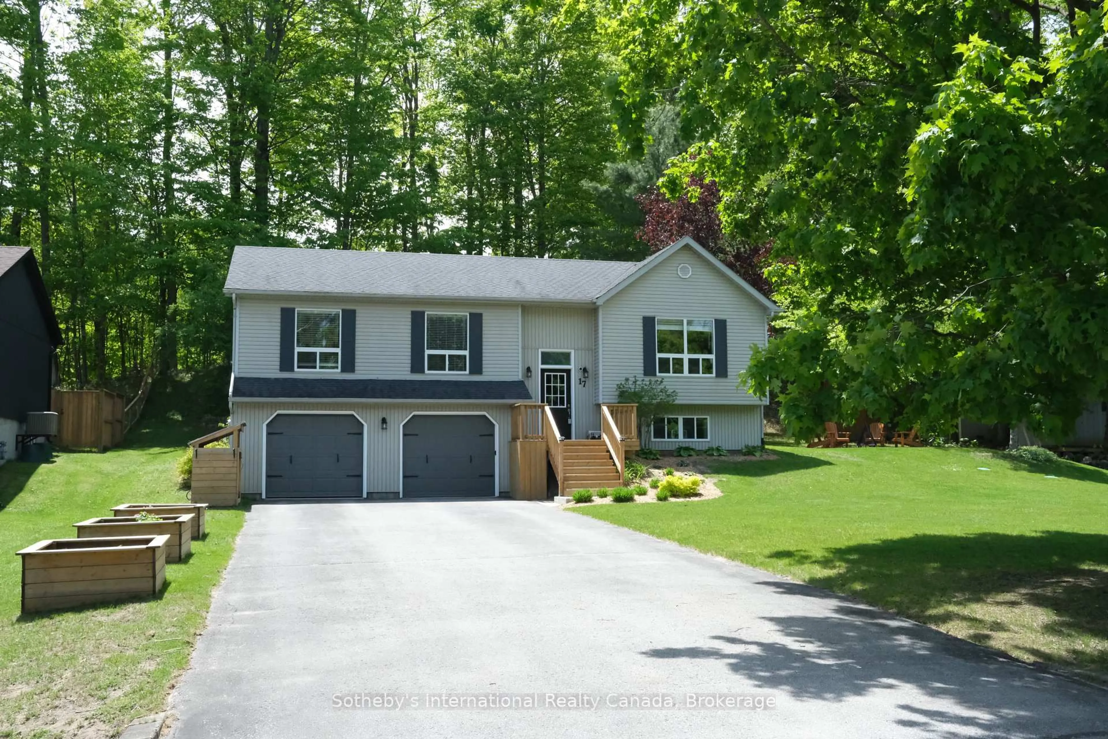 Home with vinyl exterior material, street for 17 Sugarbush Rd, Oro-Medonte Ontario L0K 1E0