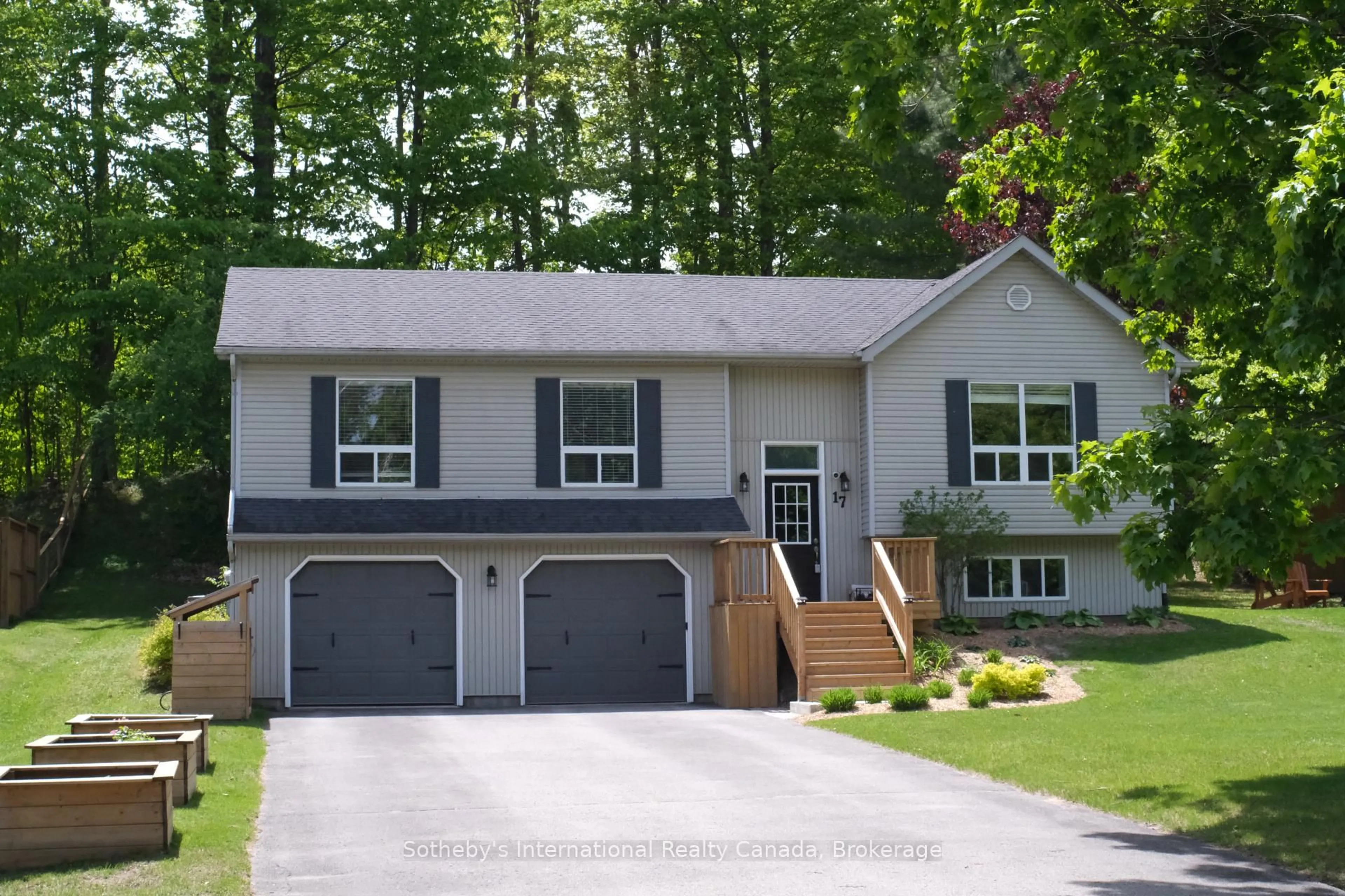 Home with vinyl exterior material, street for 17 Sugarbush Rd, Oro-Medonte Ontario L0K 1E0