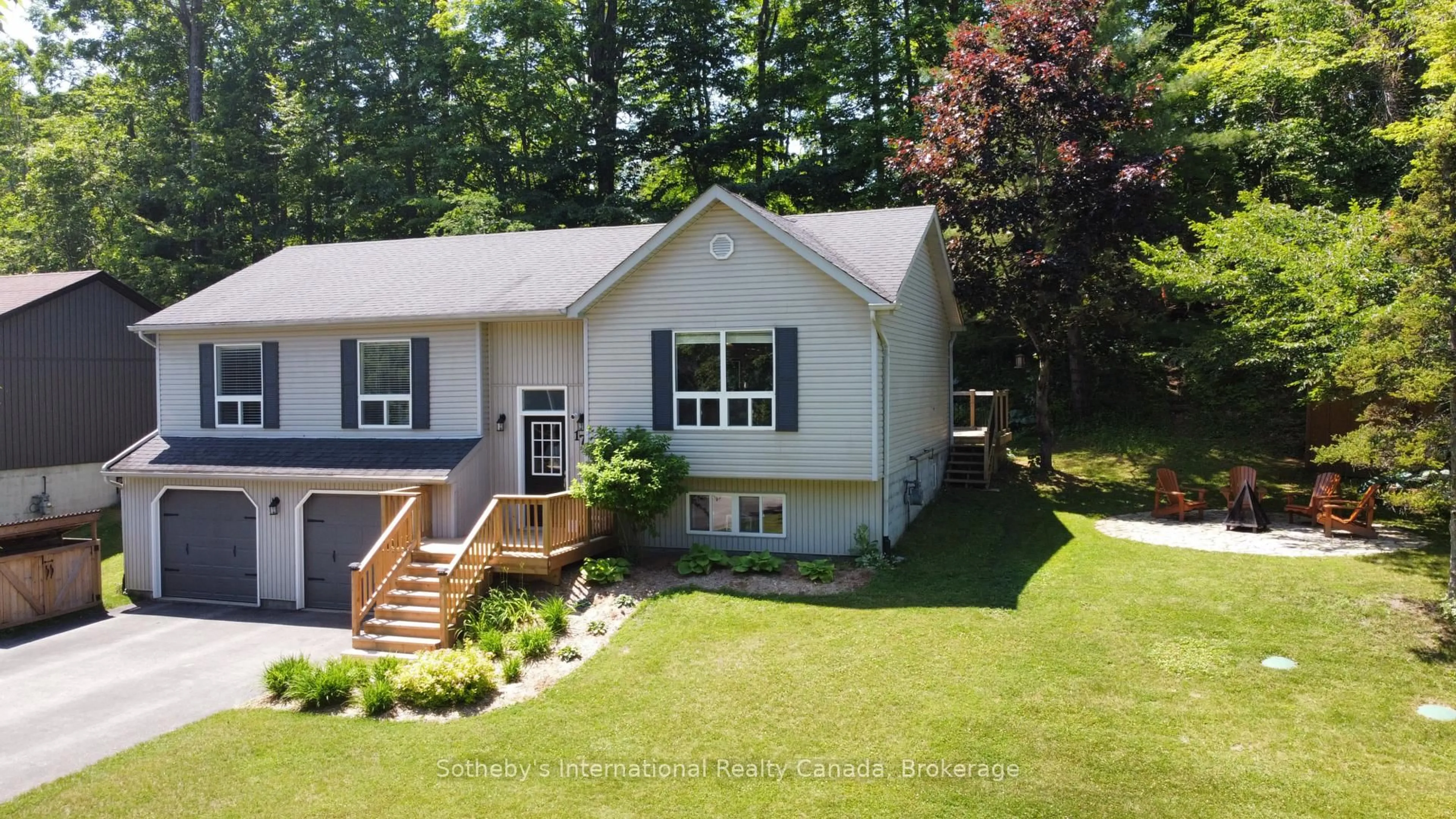 Home with vinyl exterior material, street for 17 Sugarbush Rd, Oro-Medonte Ontario L0K 1E0