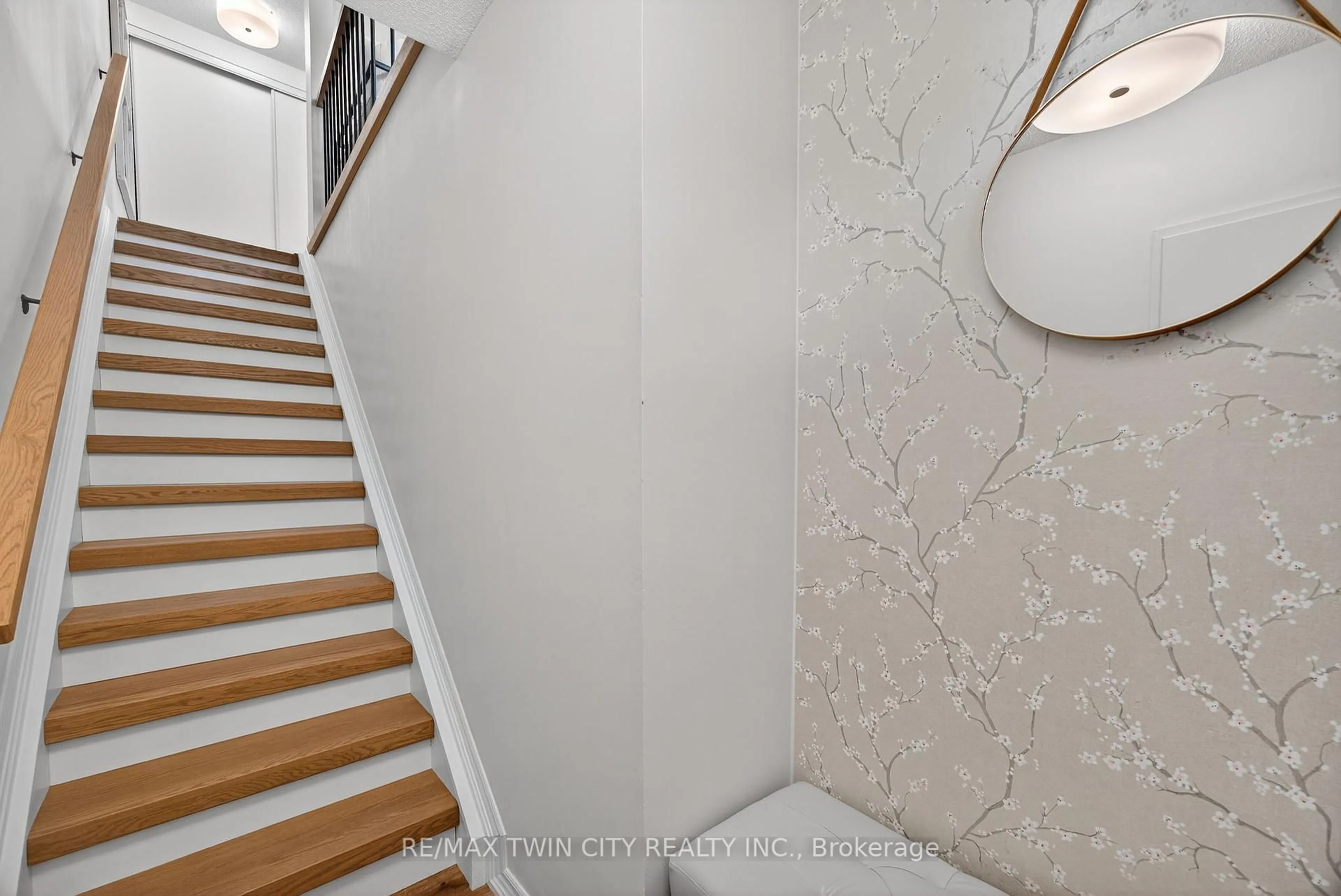 Stairs for 83 Goodwin Dr, Barrie Ontario L4N 6K4