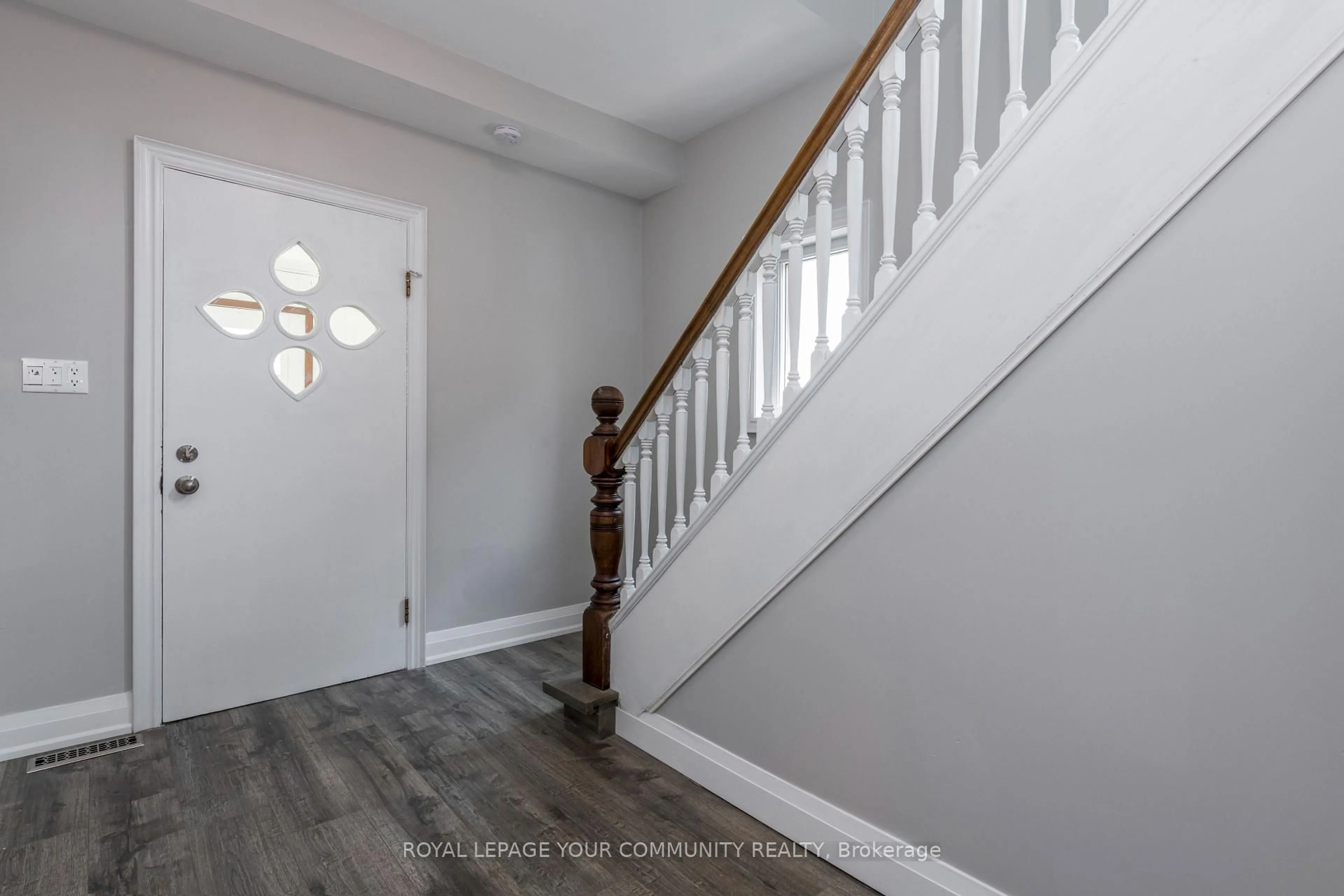 Unknown for 223 Laclie St, Orillia Ontario L3V 4N5