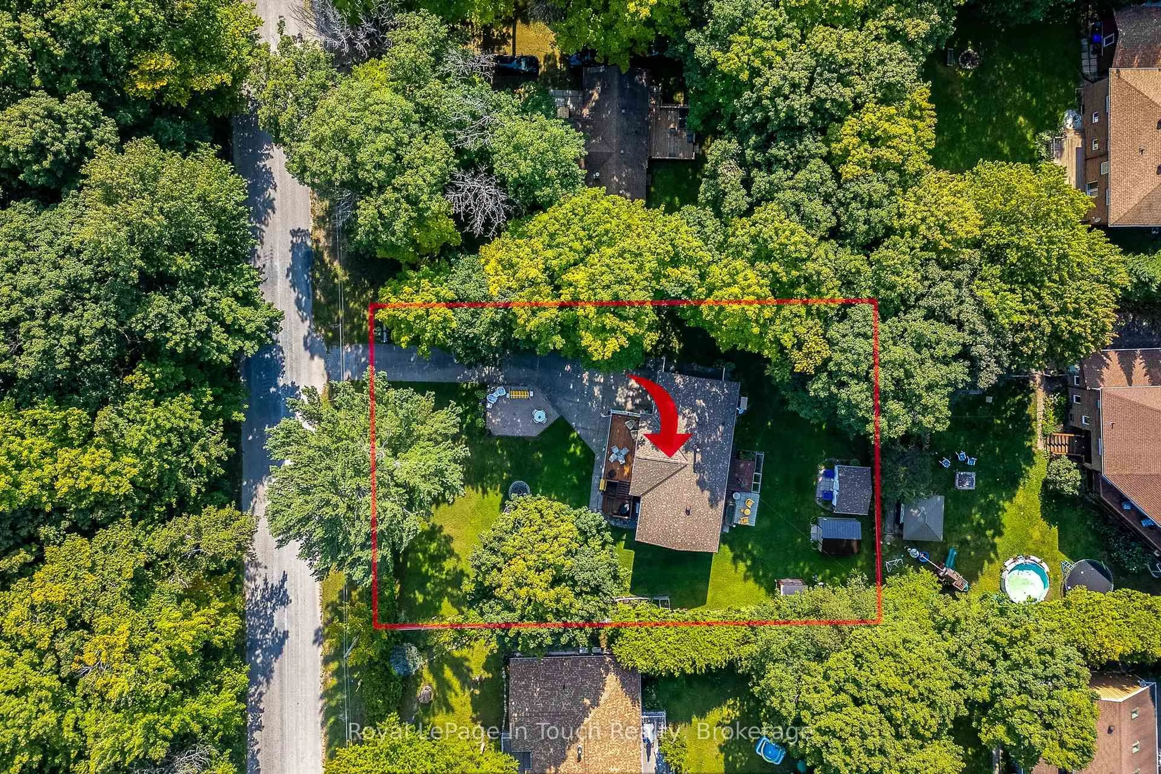 A pic from outside/outdoor area/front of a property/back of a property/a pic from drone, unknown for 682 CONCESSION 15 Rd, Tiny Ontario L9M 0H7