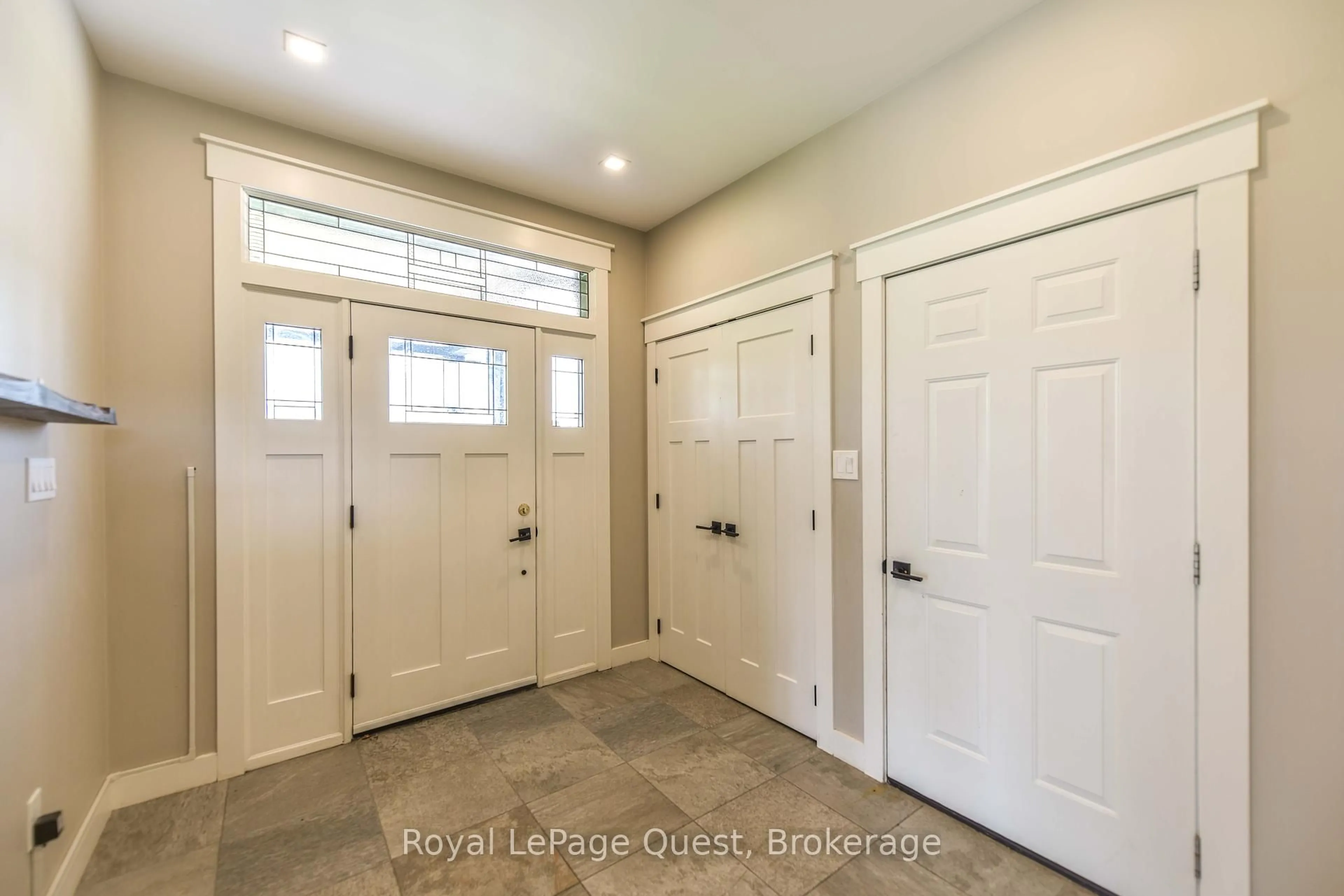 Indoor entryway for 7761 Mcarthur Sdrd, Ramara Ontario L0K 2B0