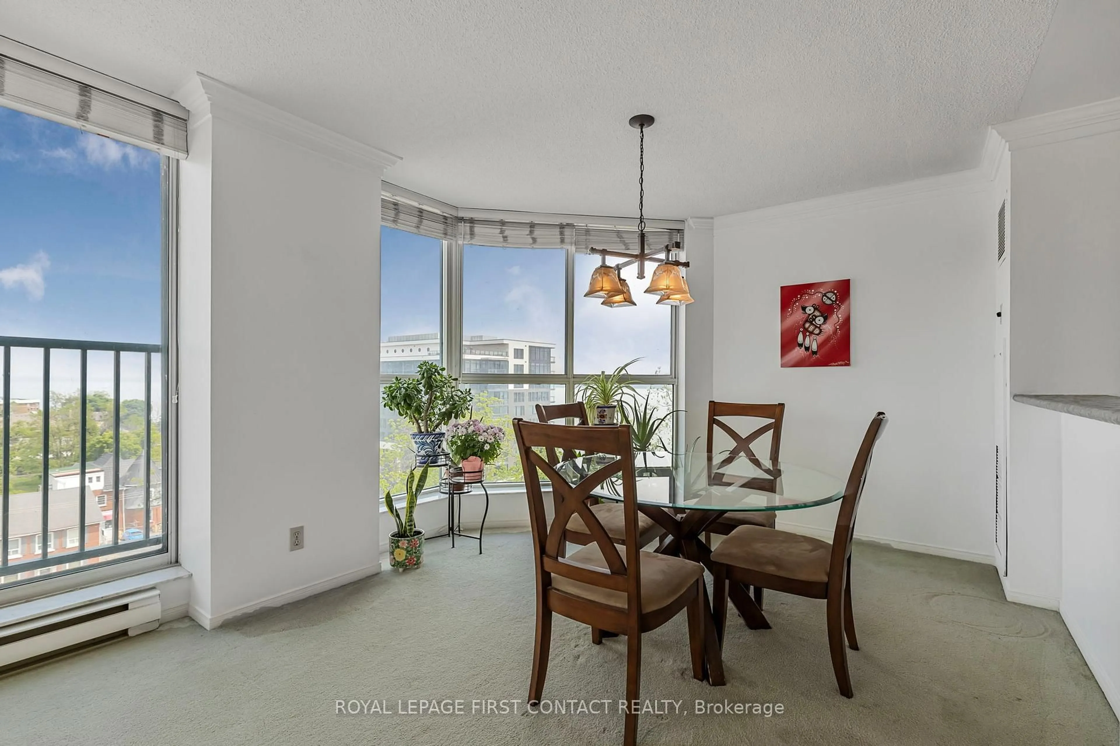 Dining room, ceramic/tile floor for 150 Dunlop St #811, Barrie Ontario L4M 6H1