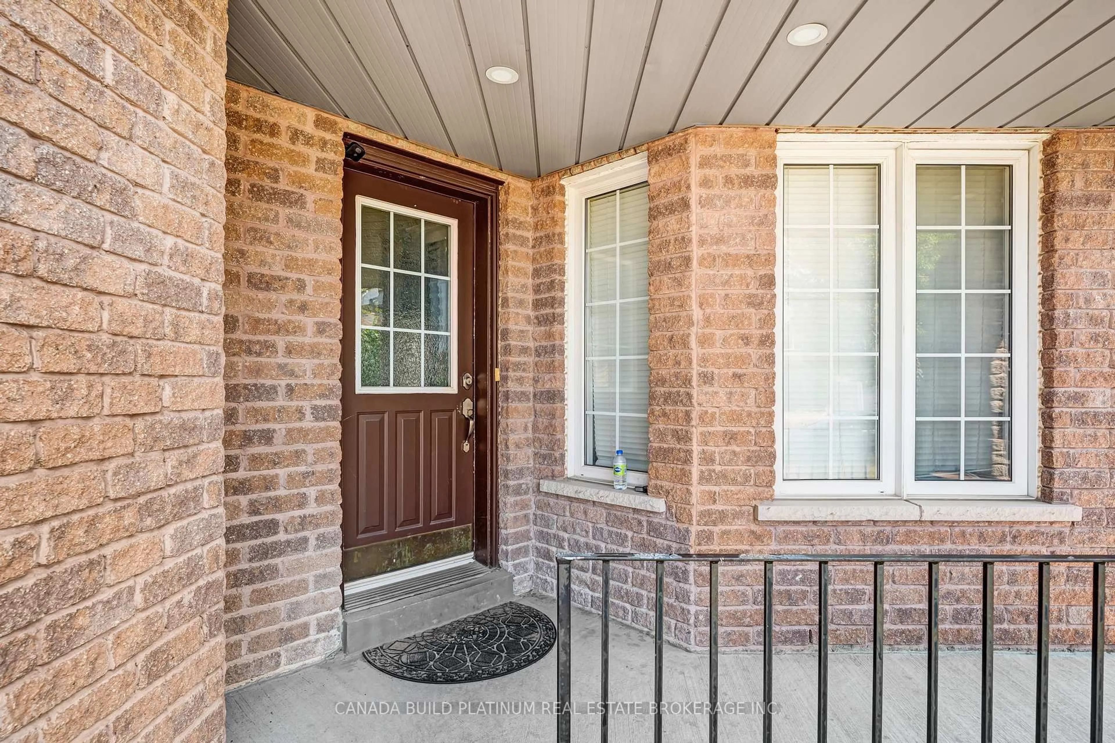 Indoor entryway for 4 Stephanie Lane, Barrie Ontario L4N 0V2