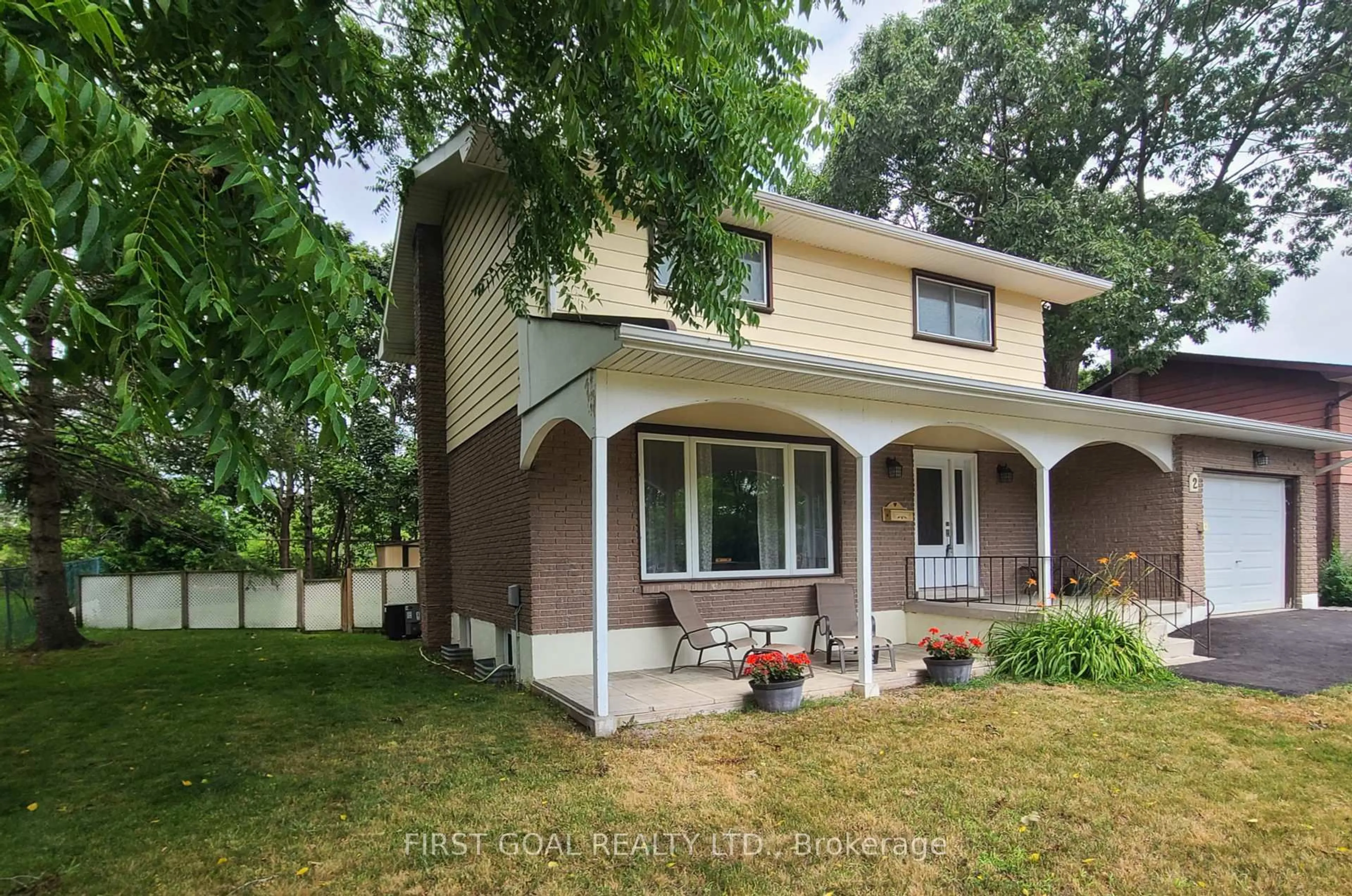 Home with brick exterior material, street for 2 Agnes St, Barrie Ontario L4M 2S2