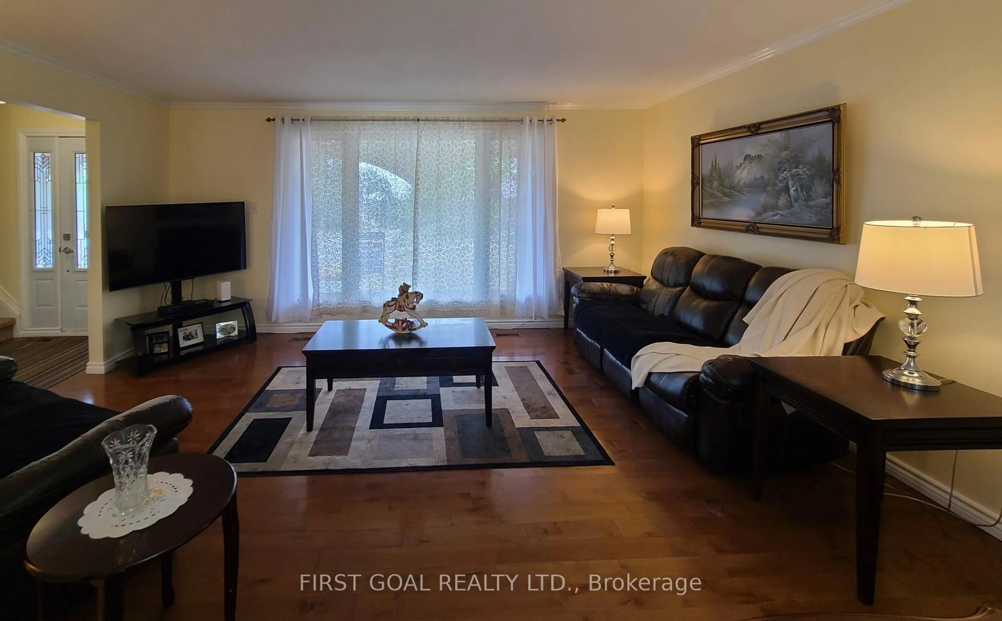 Living room with furniture, wood/laminate floor for 2 Agnes St, Barrie Ontario L4M 2S2