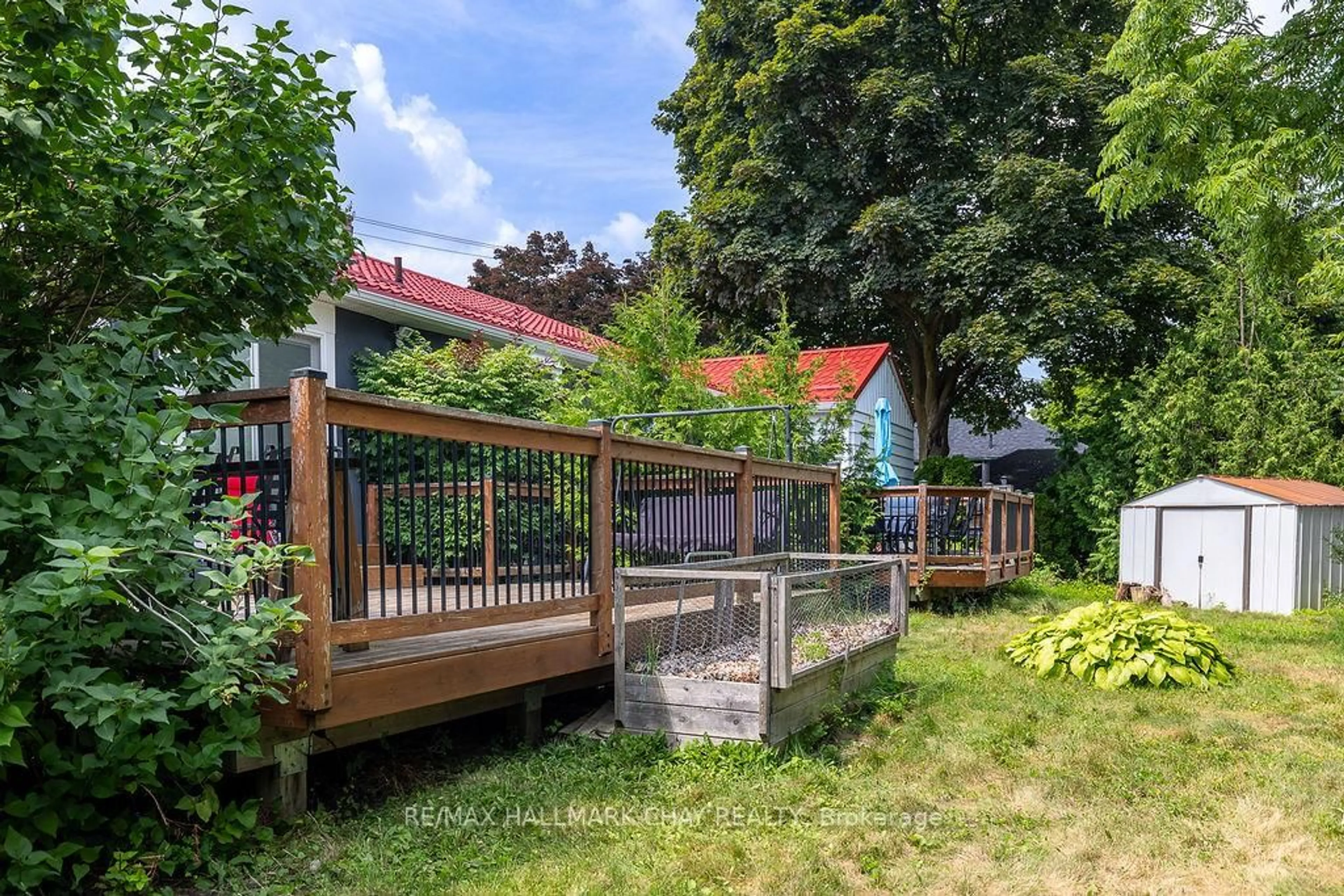 Patio, street for 325 Innisfil St, Barrie Ontario L4N 3G4