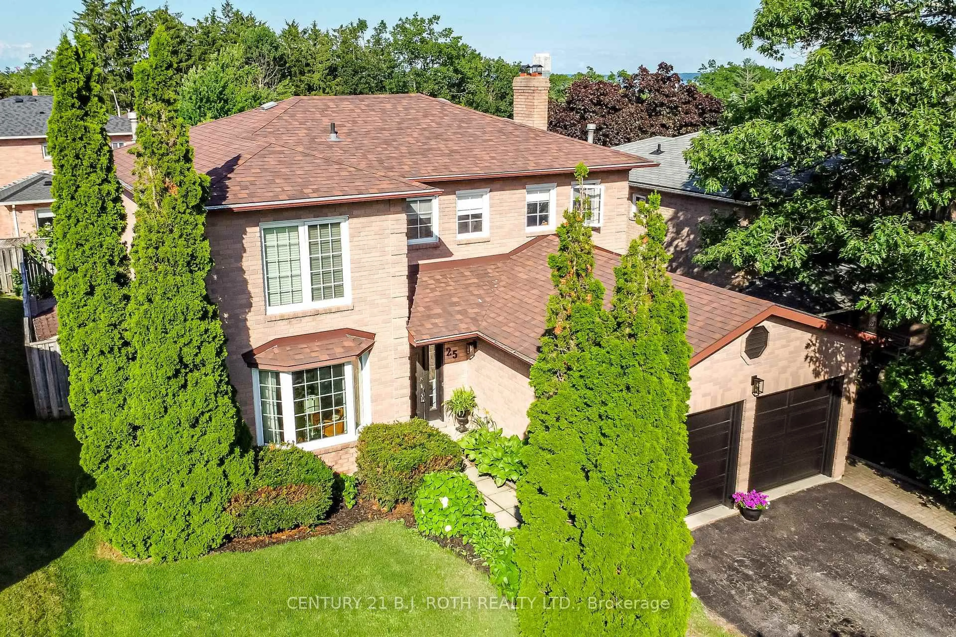 A pic from outside/outdoor area/front of a property/back of a property/a pic from drone, street for 25 Keats Dr, Barrie Ontario L4N 6C9