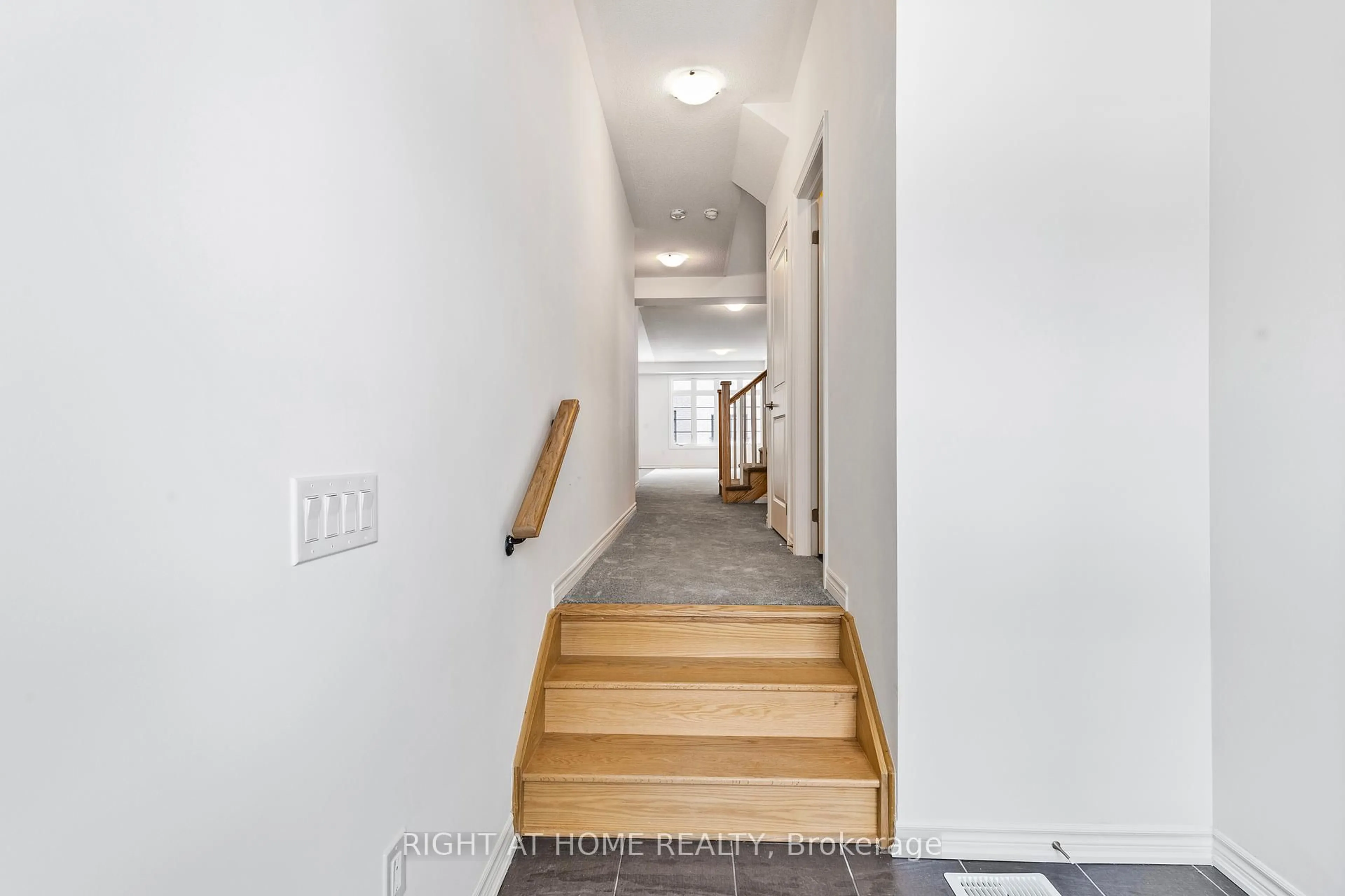 Indoor foyer for 12 Sassafras Rd, Springwater Ontario L0L 1Y3
