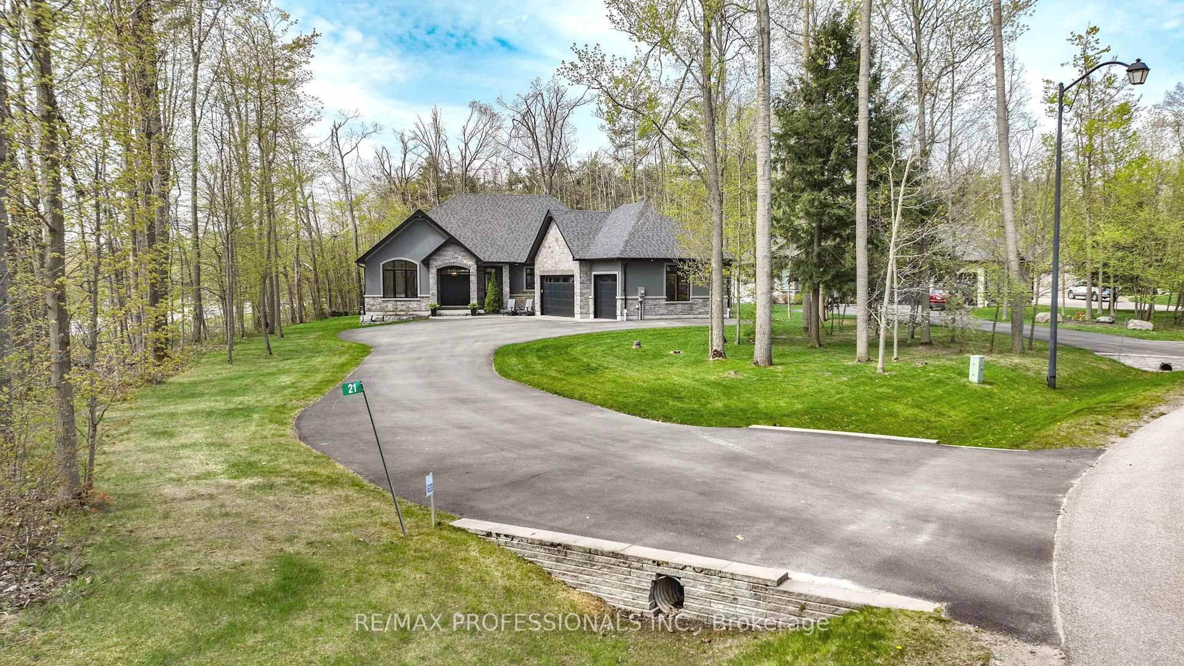 Unknown for 21 Boothby Cres, Springwater Ontario L9X 0H1