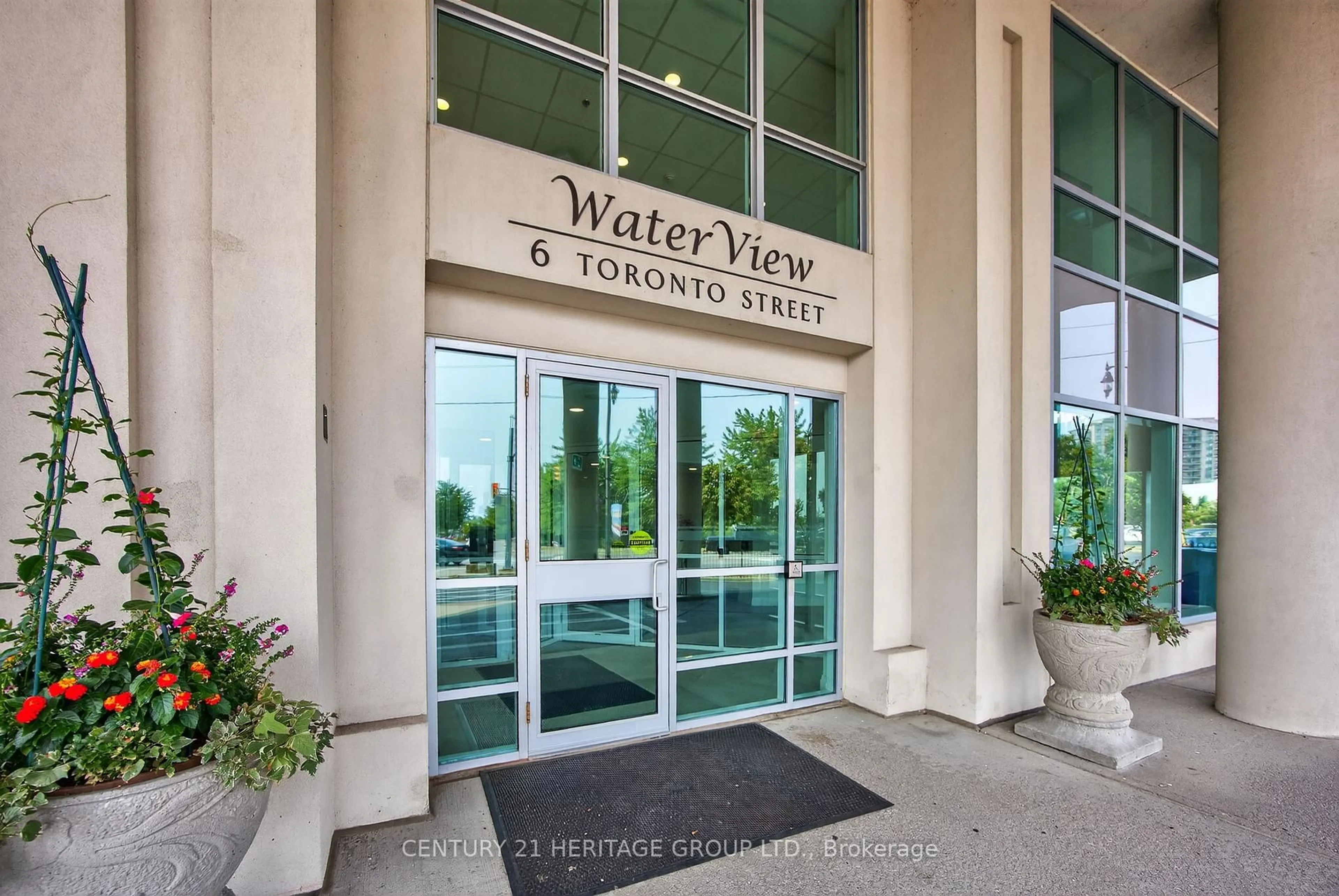 Indoor foyer for 6 Toronto St #1008, Barrie Ontario L9S 3T7