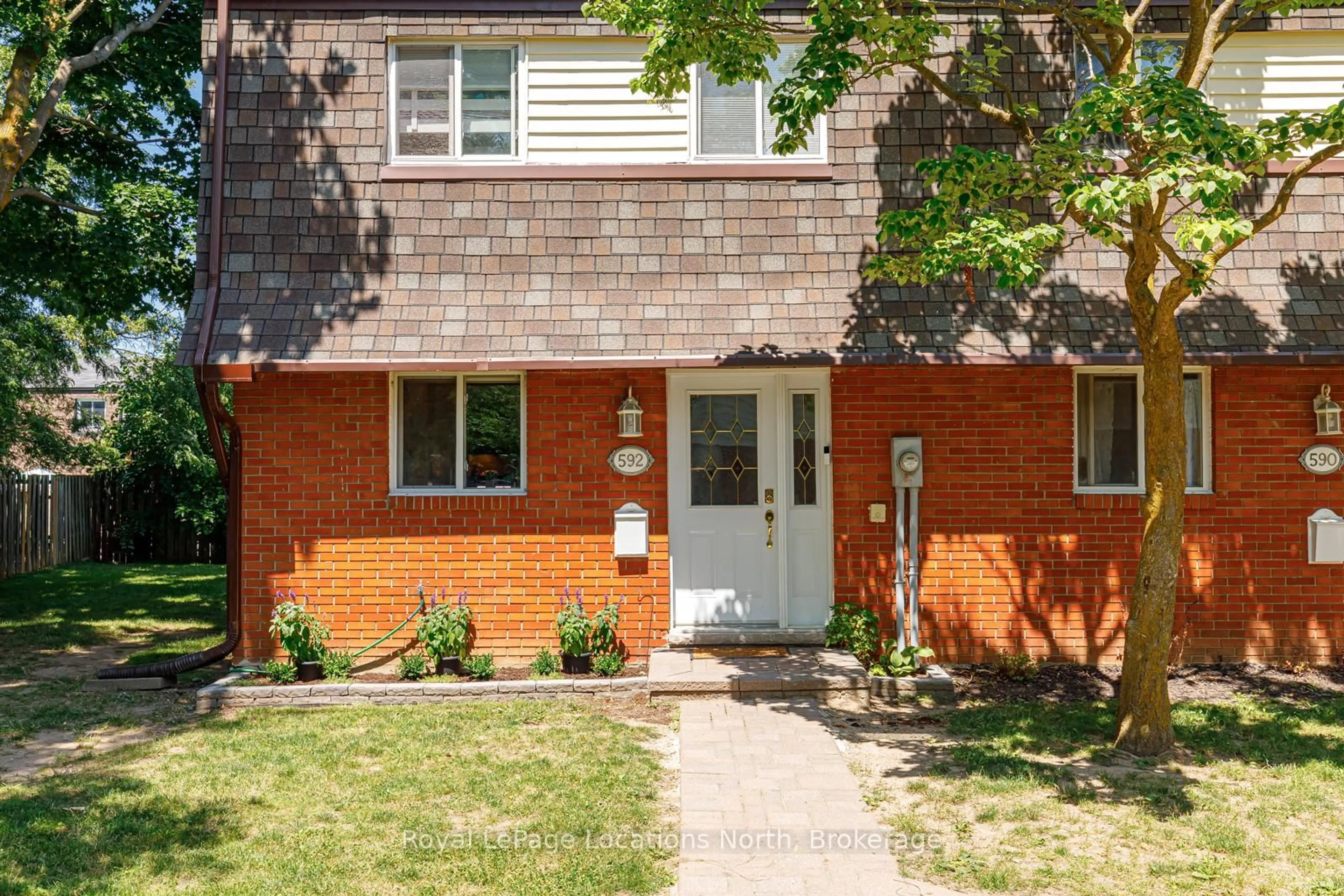 Home with brick exterior material, street for 592 Tenth St, Collingwood Ontario L9Y 4C1