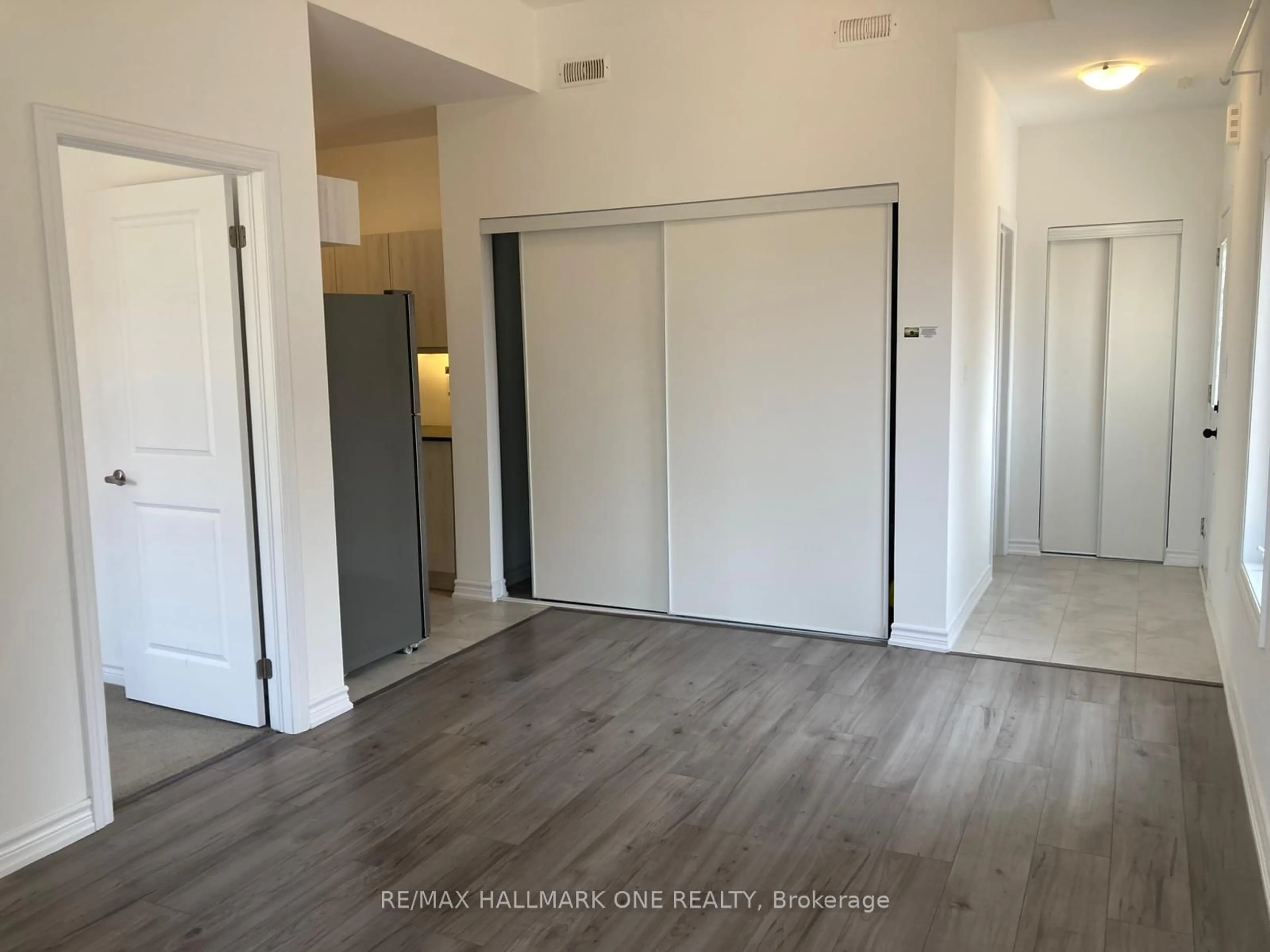 A pic of a room for 31 Pumpkin Corner Cres, Barrie Ontario L9J 0T5