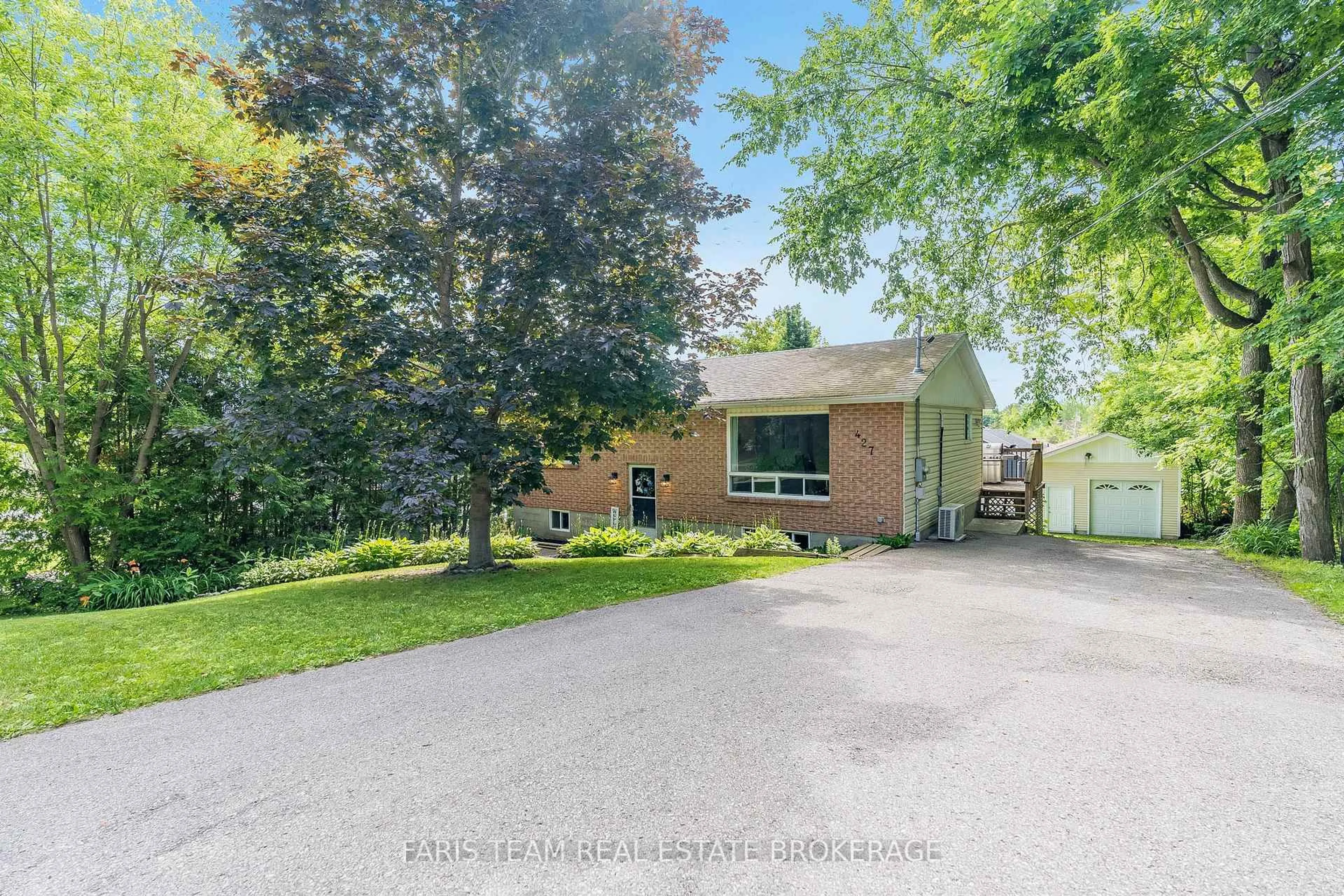 A pic from outside/outdoor area/front of a property/back of a property/a pic from drone, street for 427 Ann St, Tay Ontario L0K 1R0