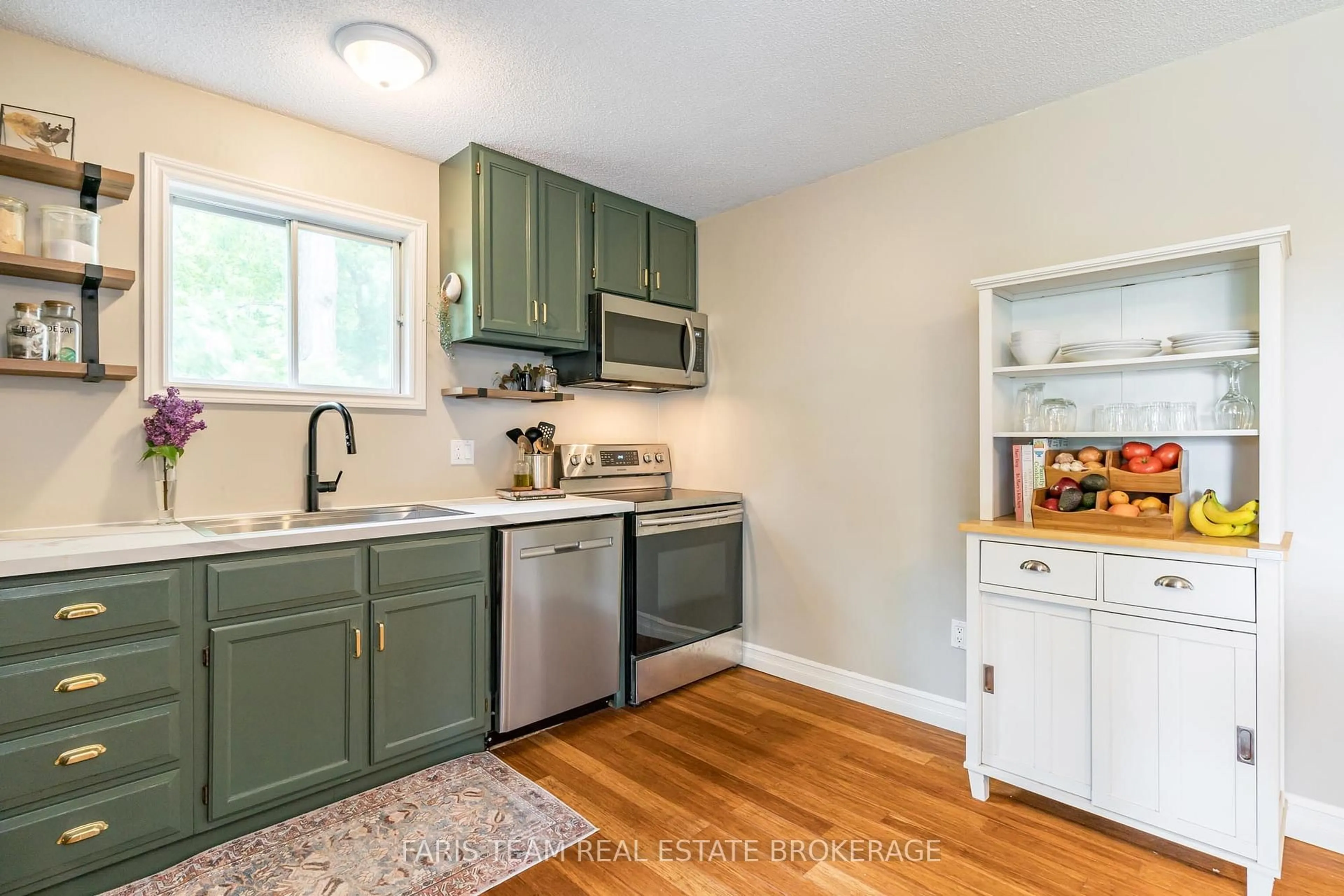 Standard kitchen, unknown for 427 Ann St, Tay Ontario L0K 1R0