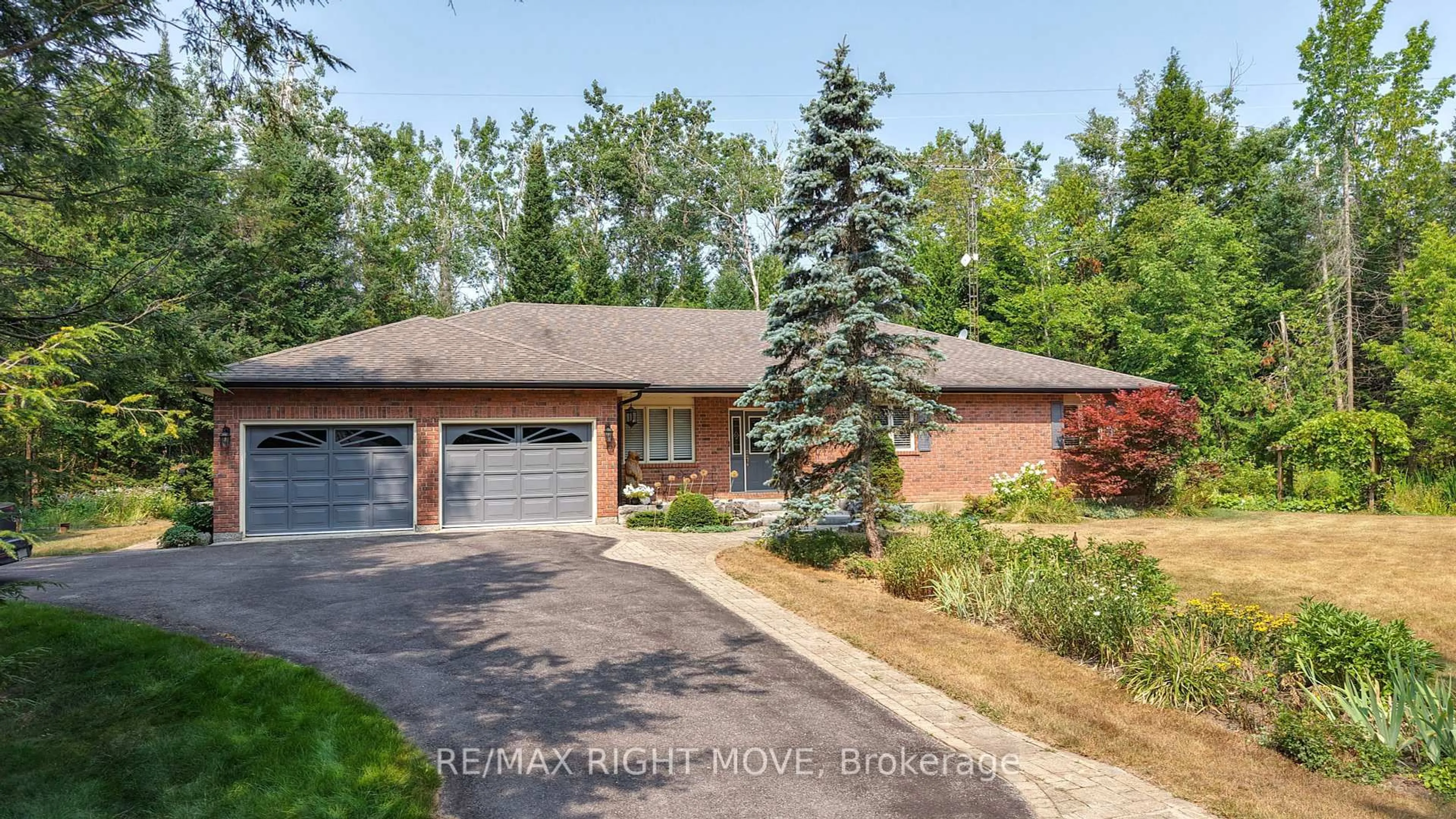Home with brick exterior material, street for 1892 CARRIAGE Crt, Severn Ontario L3V 6H2
