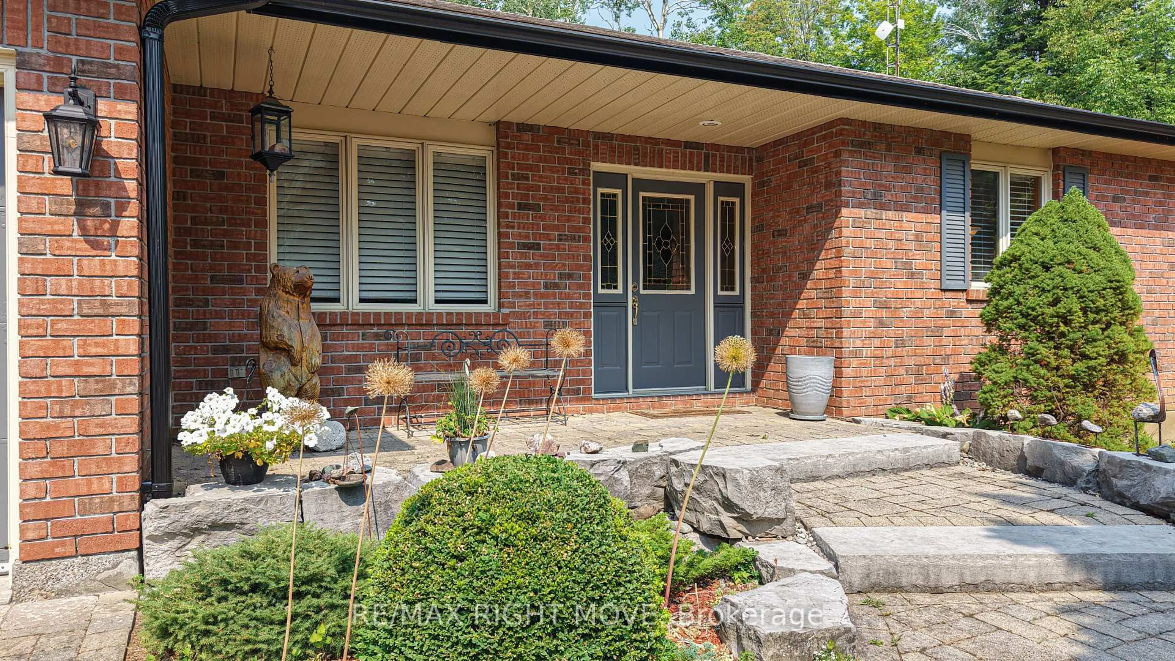 Home with brick exterior material, street for 1892 CARRIAGE Crt, Severn Ontario L3V 6H2