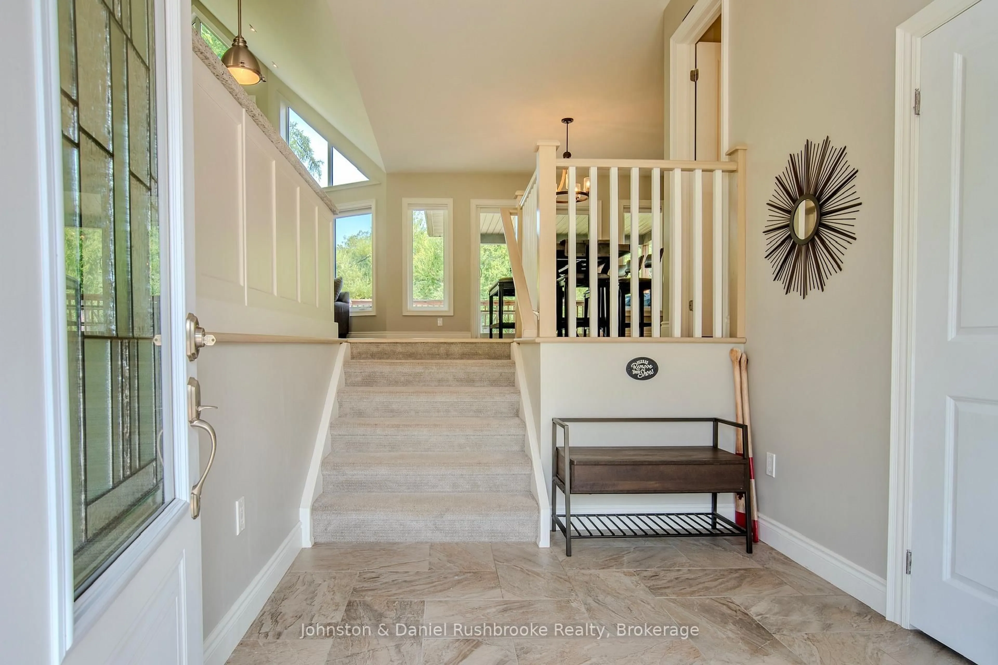 Indoor entryway for 3928 West Canal Rd, Severn Ontario L0K 2B0
