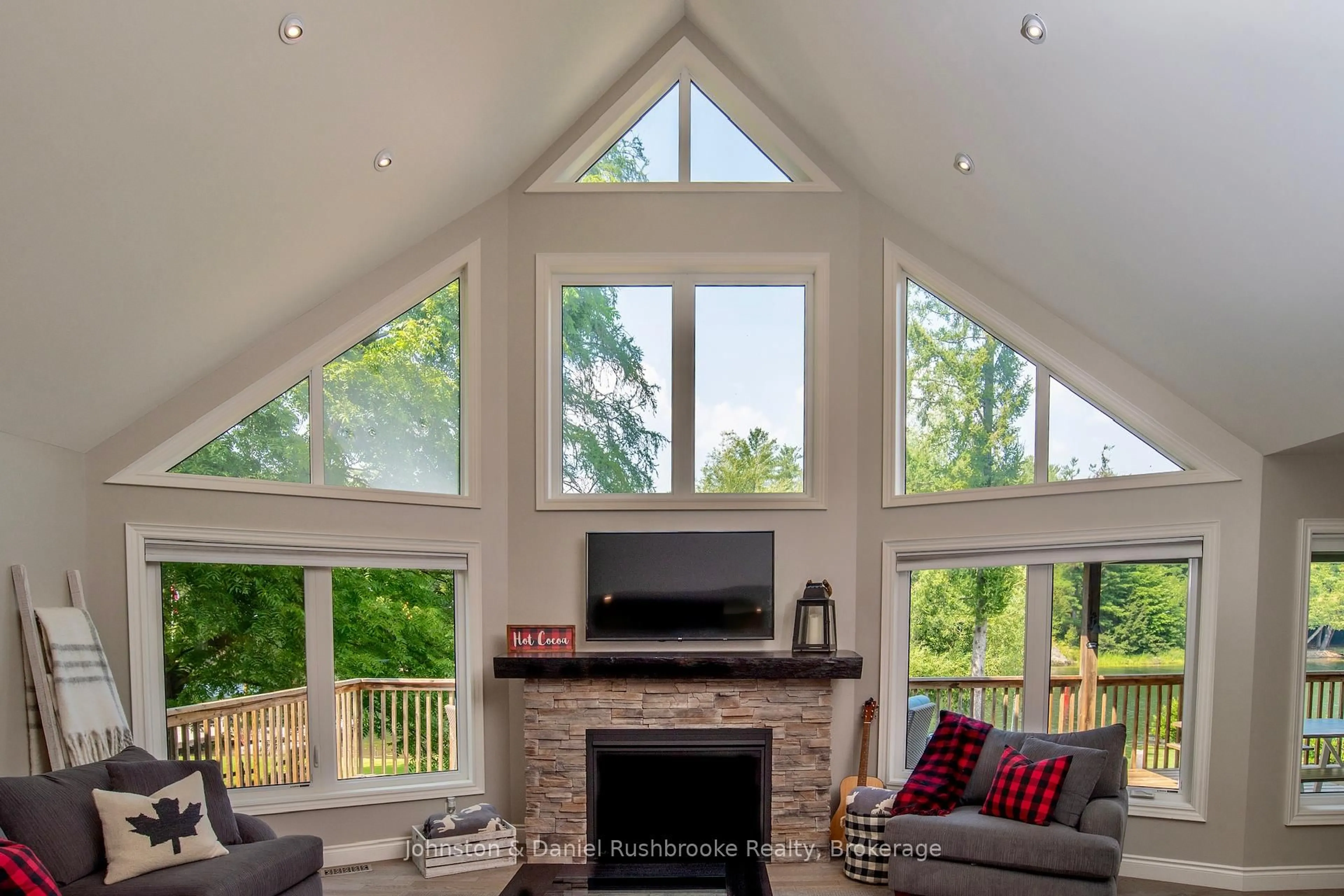 Living room with furniture, wood/laminate floor for 3928 West Canal Rd, Severn Ontario L0K 2B0
