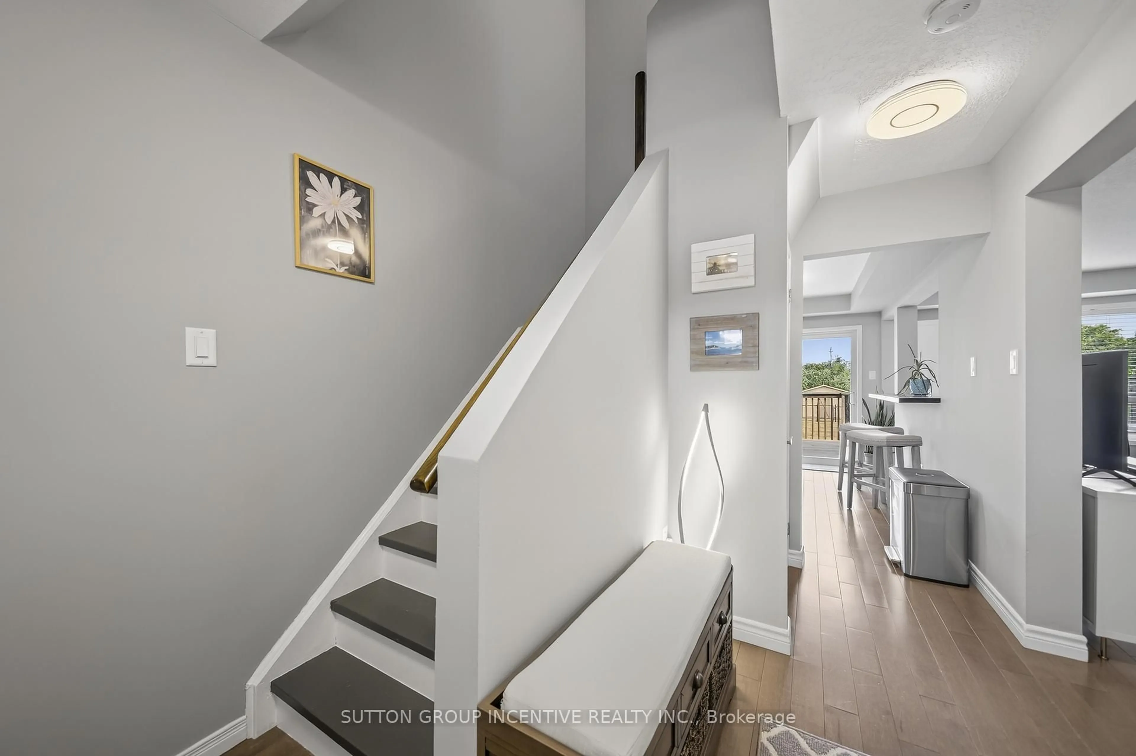 Stairs for 9 Sunset Pl, Barrie Ontario L4N 0T7