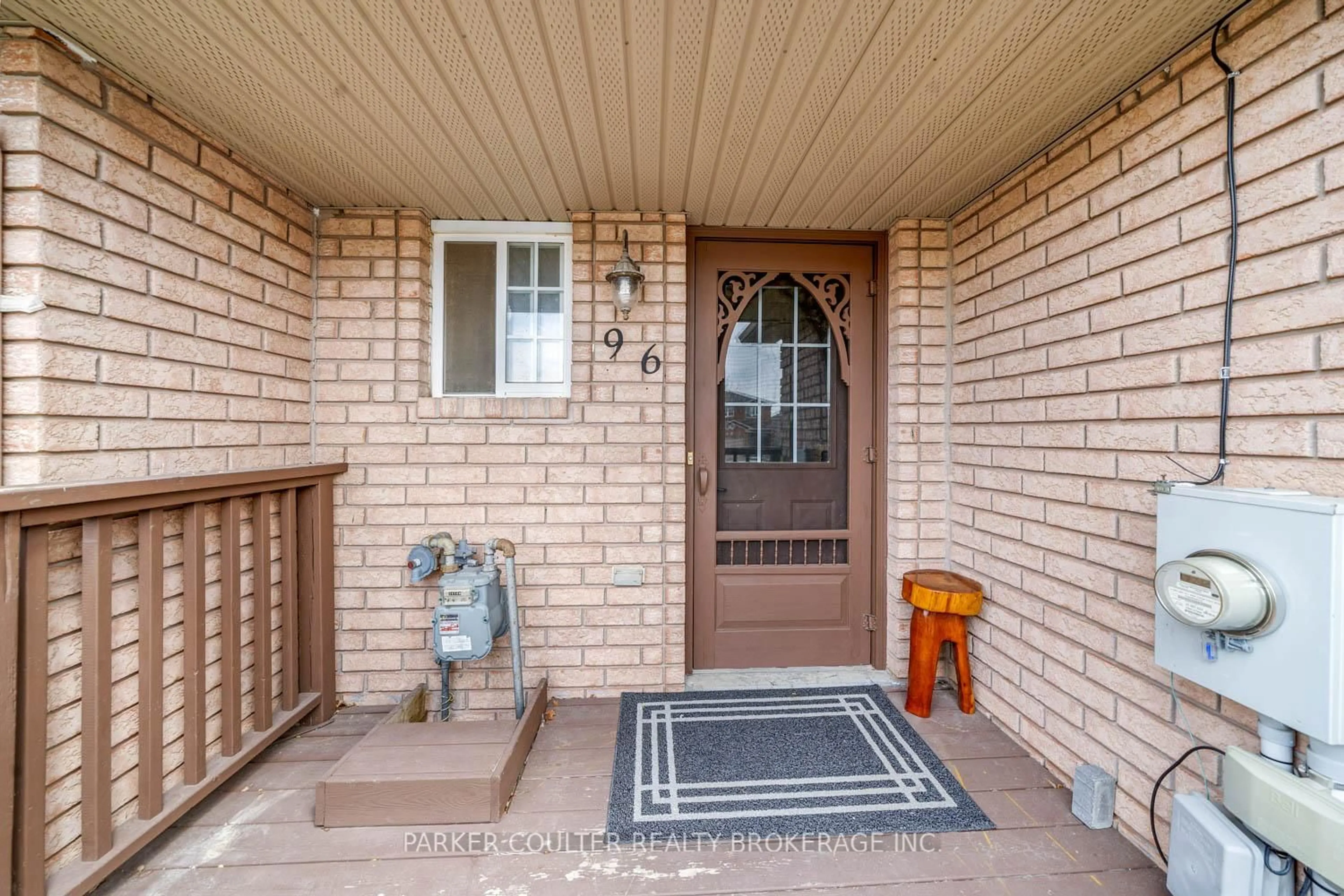 Indoor entryway for 96 Lee Cres, Barrie Ontario L4N 9Z1