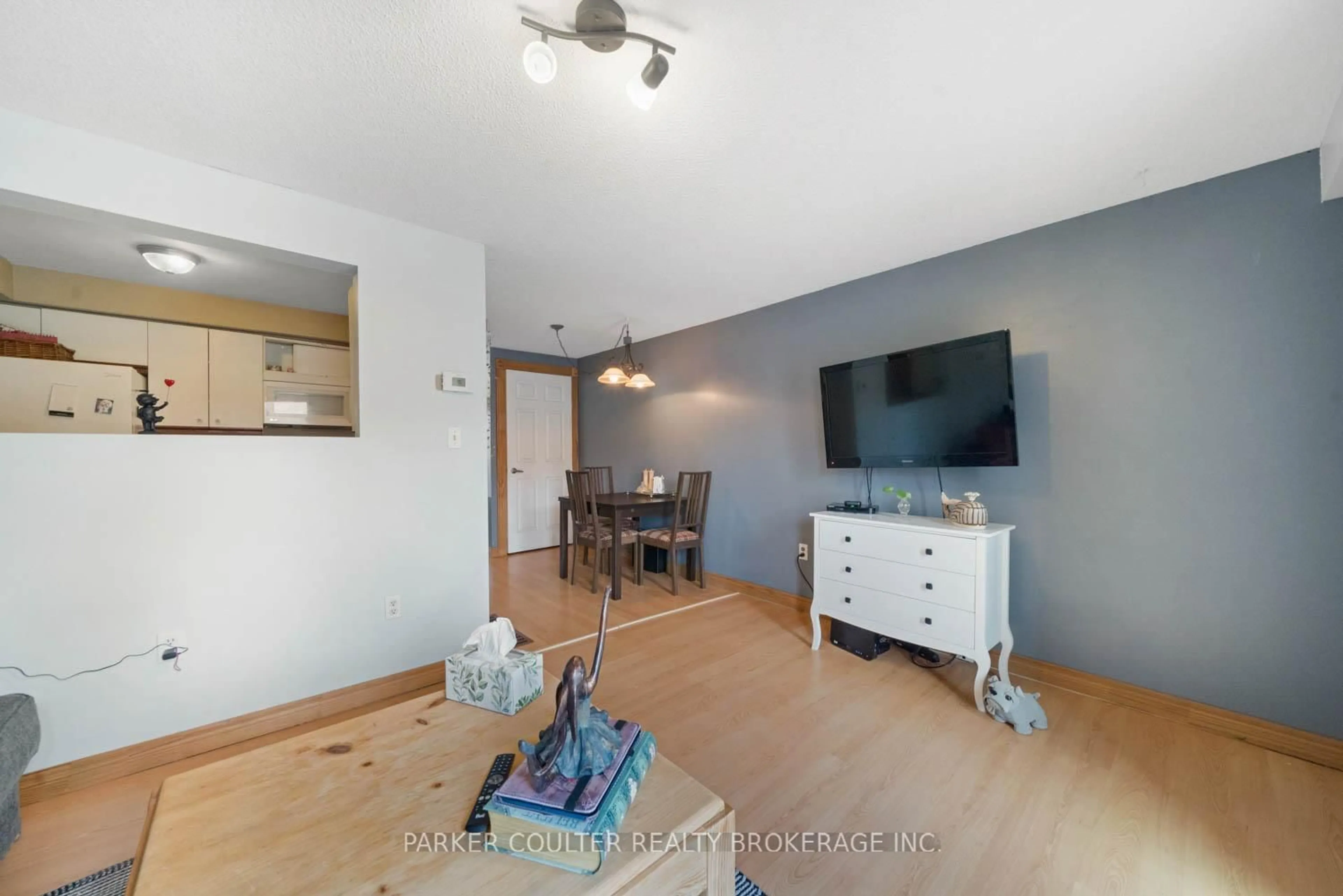 A pic of a room for 96 Lee Cres, Barrie Ontario L4N 9Z1