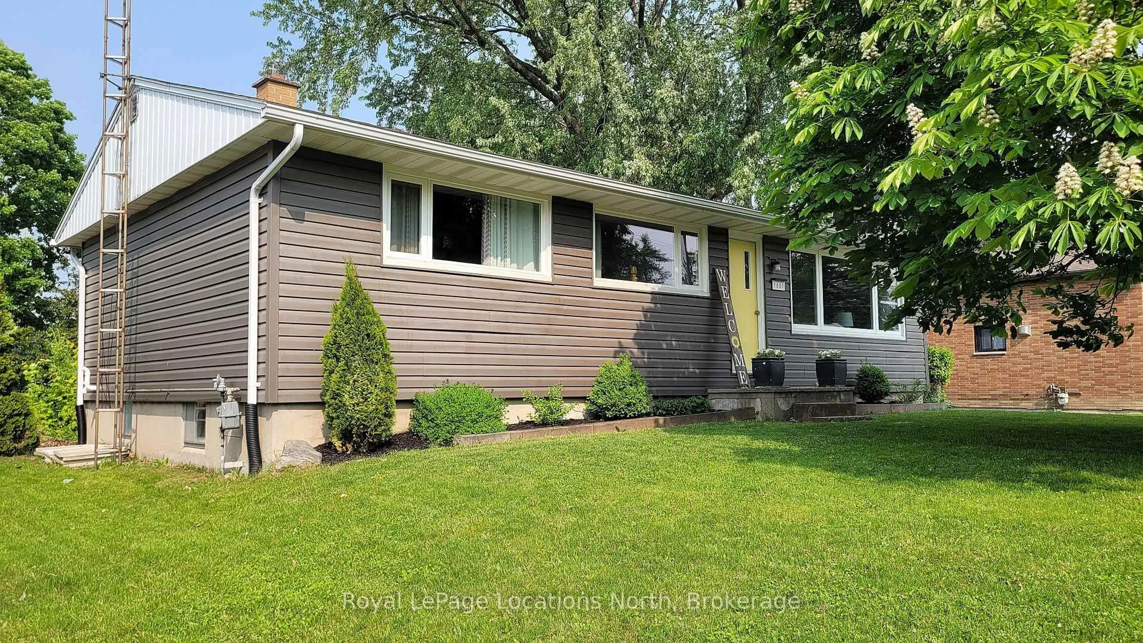 Home with vinyl exterior material, street for 1661 GEORGE JOHNSTON Rd, Springwater Ontario L9X 2B2