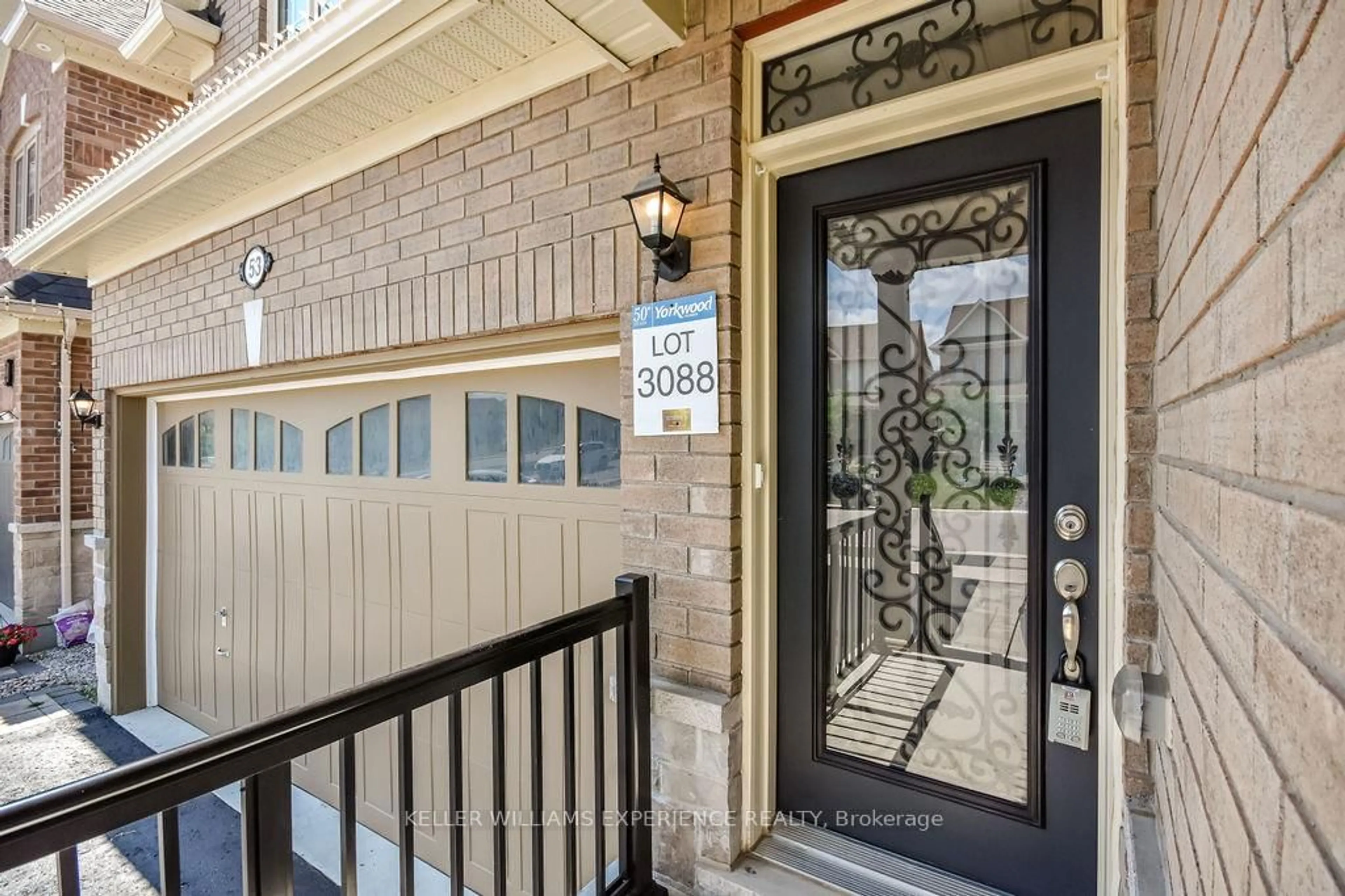 Indoor entryway for 53 Rugman Cres, Springwater Ontario L9X 2A4