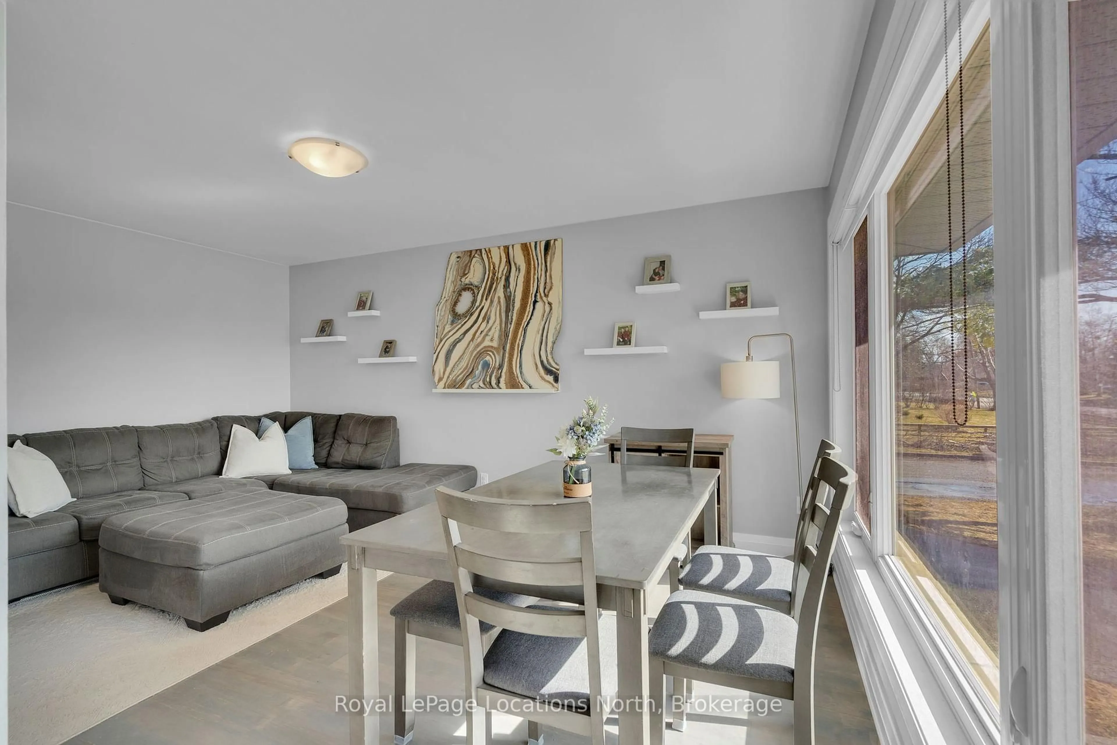 Living room with furniture, unknown for 88 Rose St, Barrie Ontario L4M 2T2