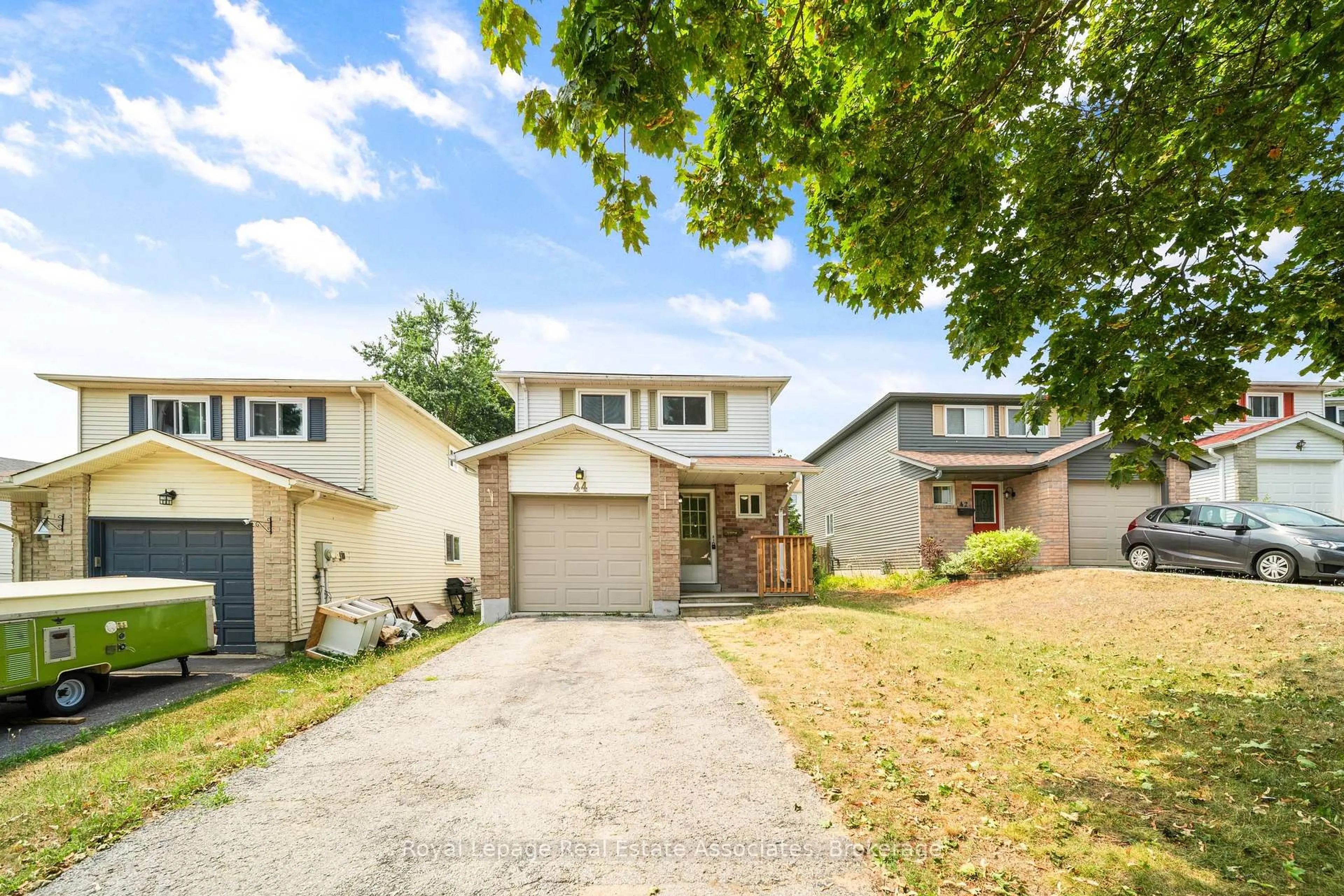 Unknown for 44 Hemingway Cres, Barrie Ontario L4N 5G1