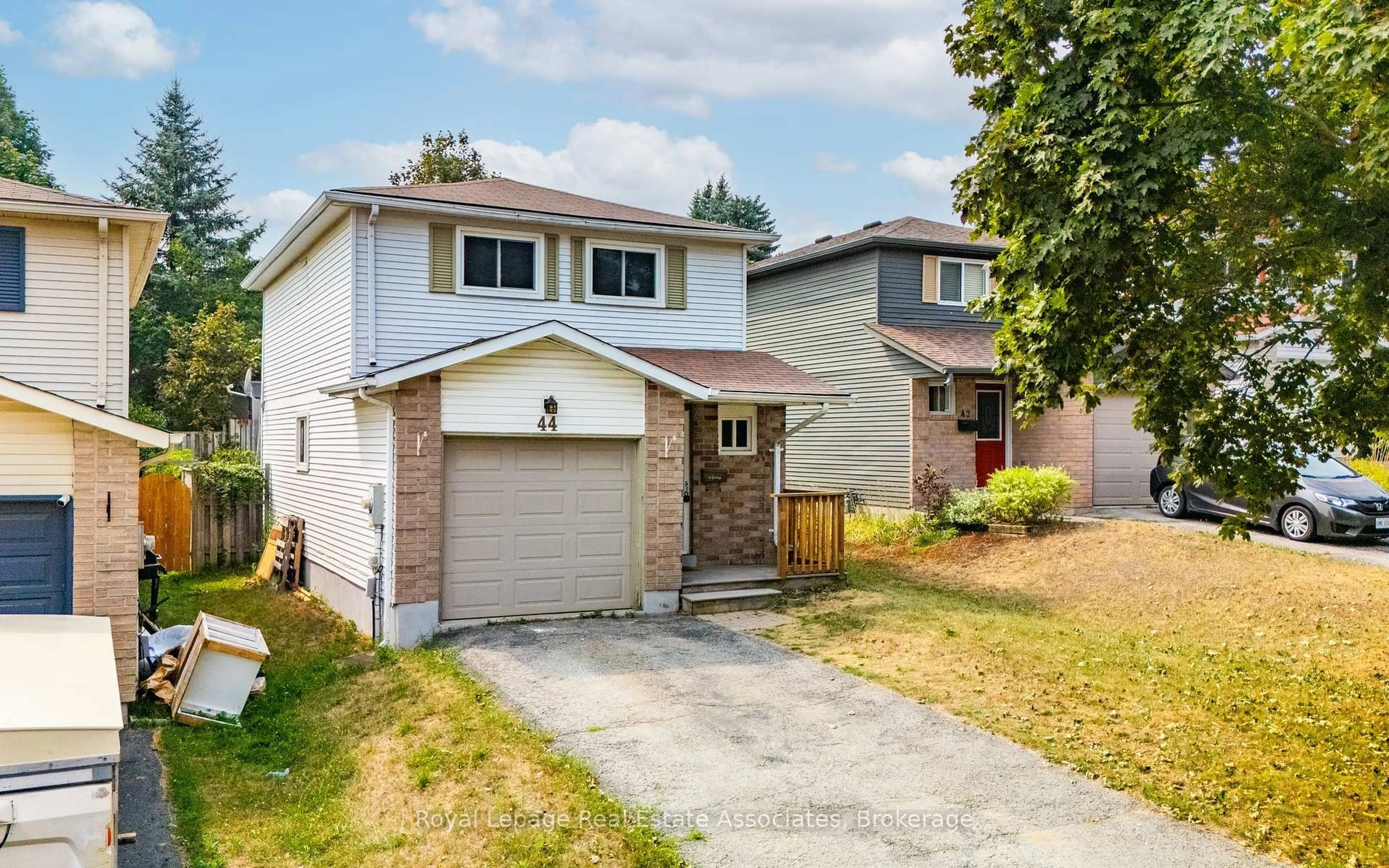 Home with vinyl exterior material, street for 44 Hemingway Cres, Barrie Ontario L4N 5G1
