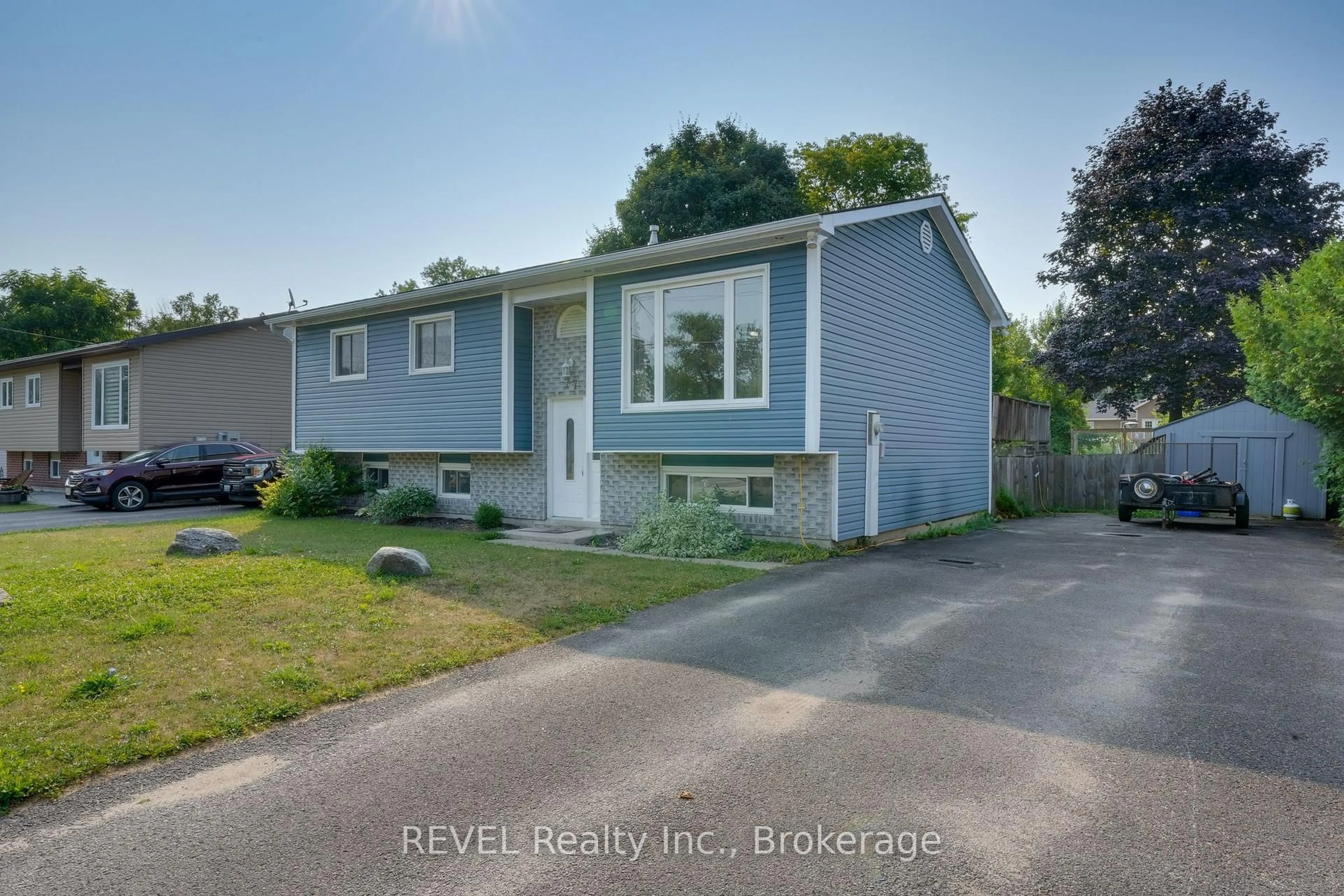 Home with vinyl exterior material, street for 77 Bay St, Tay Ontario L0K 2A0