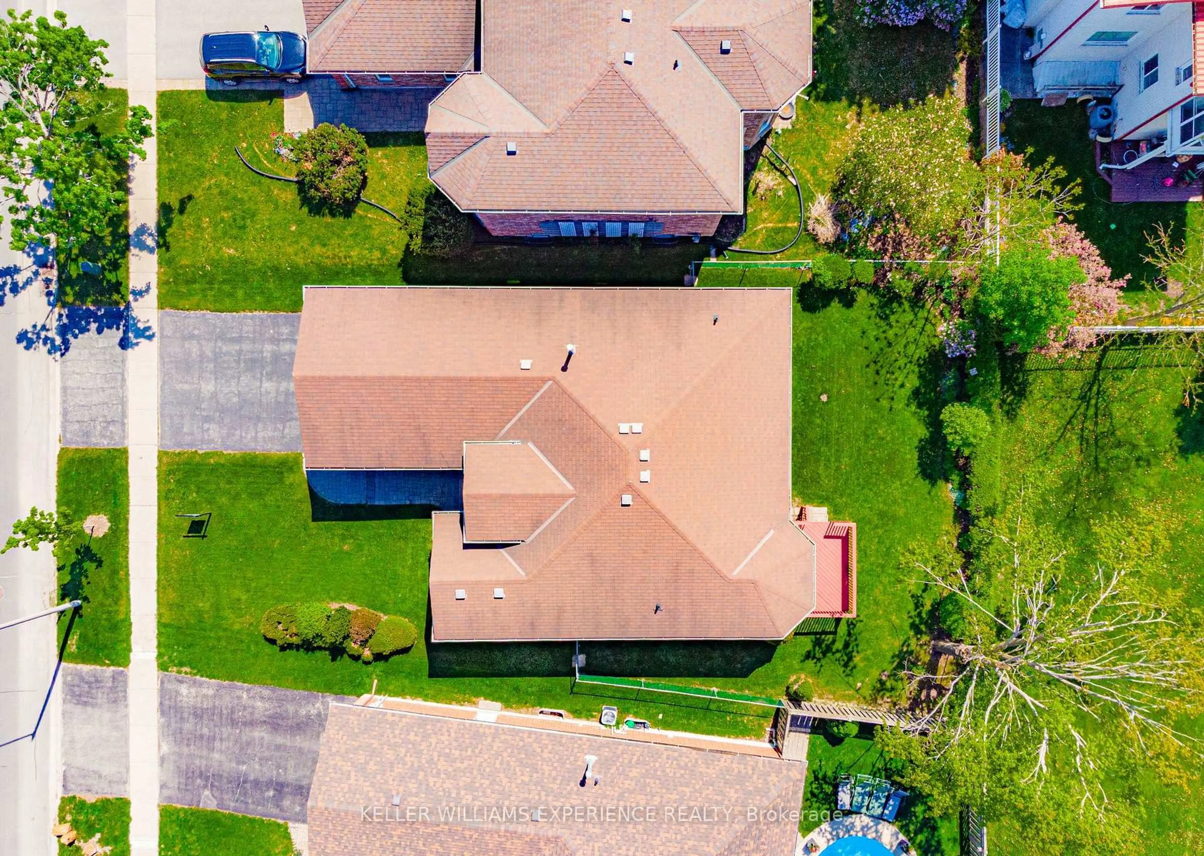 A pic from outside/outdoor area/front of a property/back of a property/a pic from drone, street for 85 Arthur Ave, Barrie Ontario L4M 6H6
